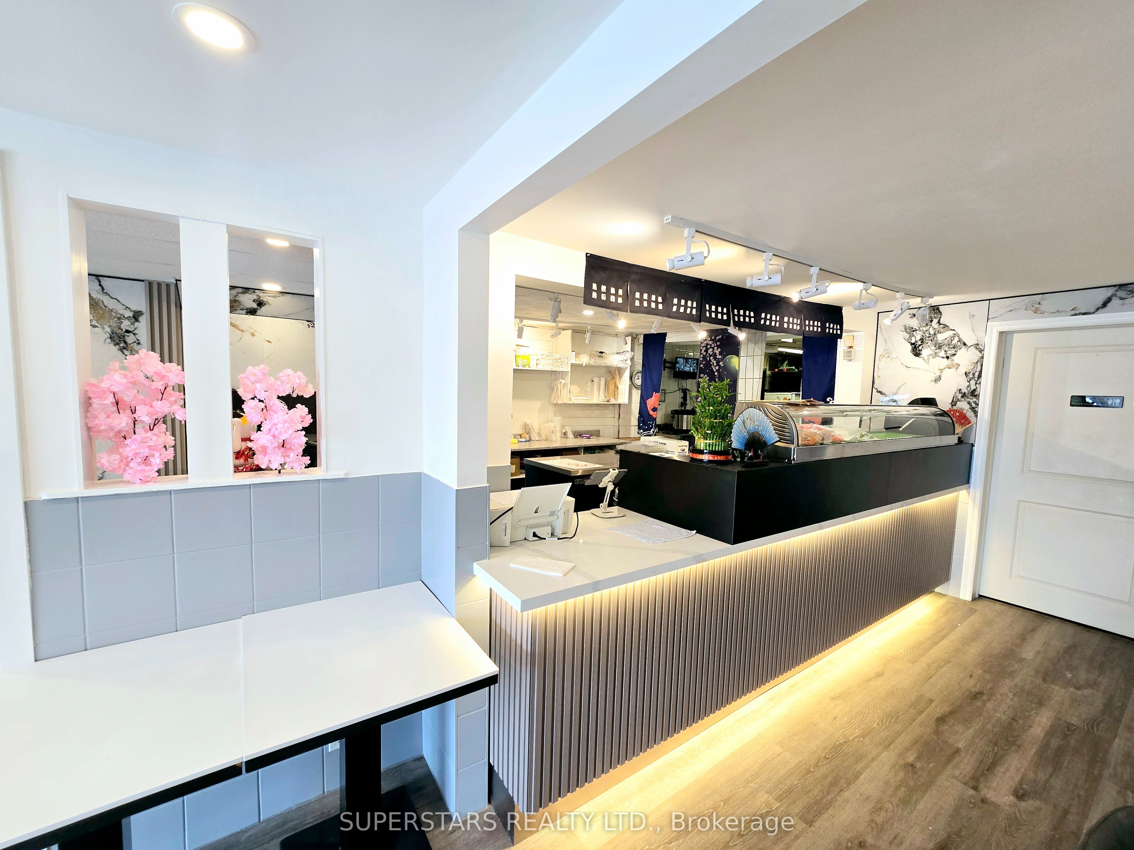 #main - 10231 Yonge Street Property Photo 6