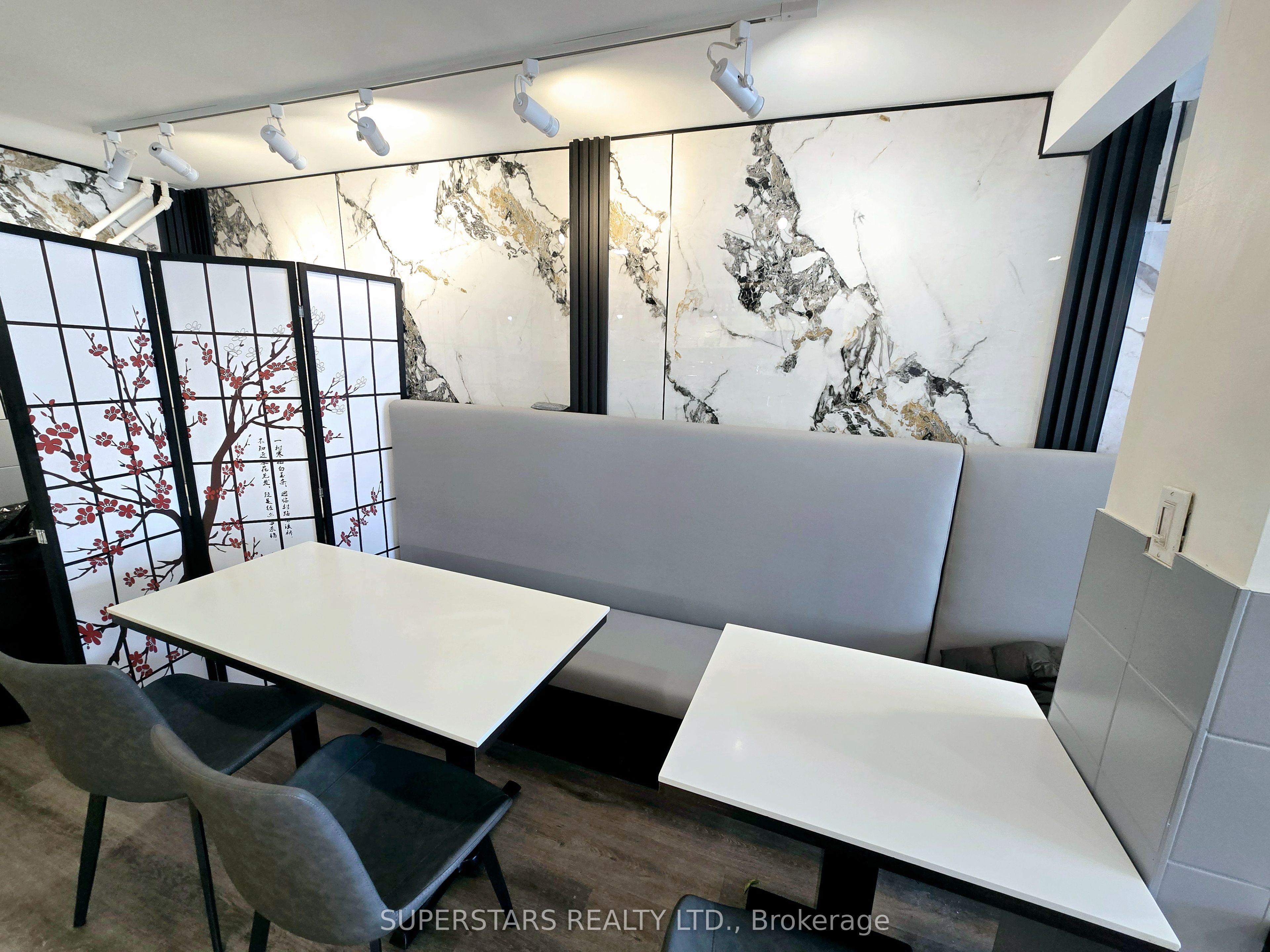 #main - 10231 Yonge Street Property Photo 11