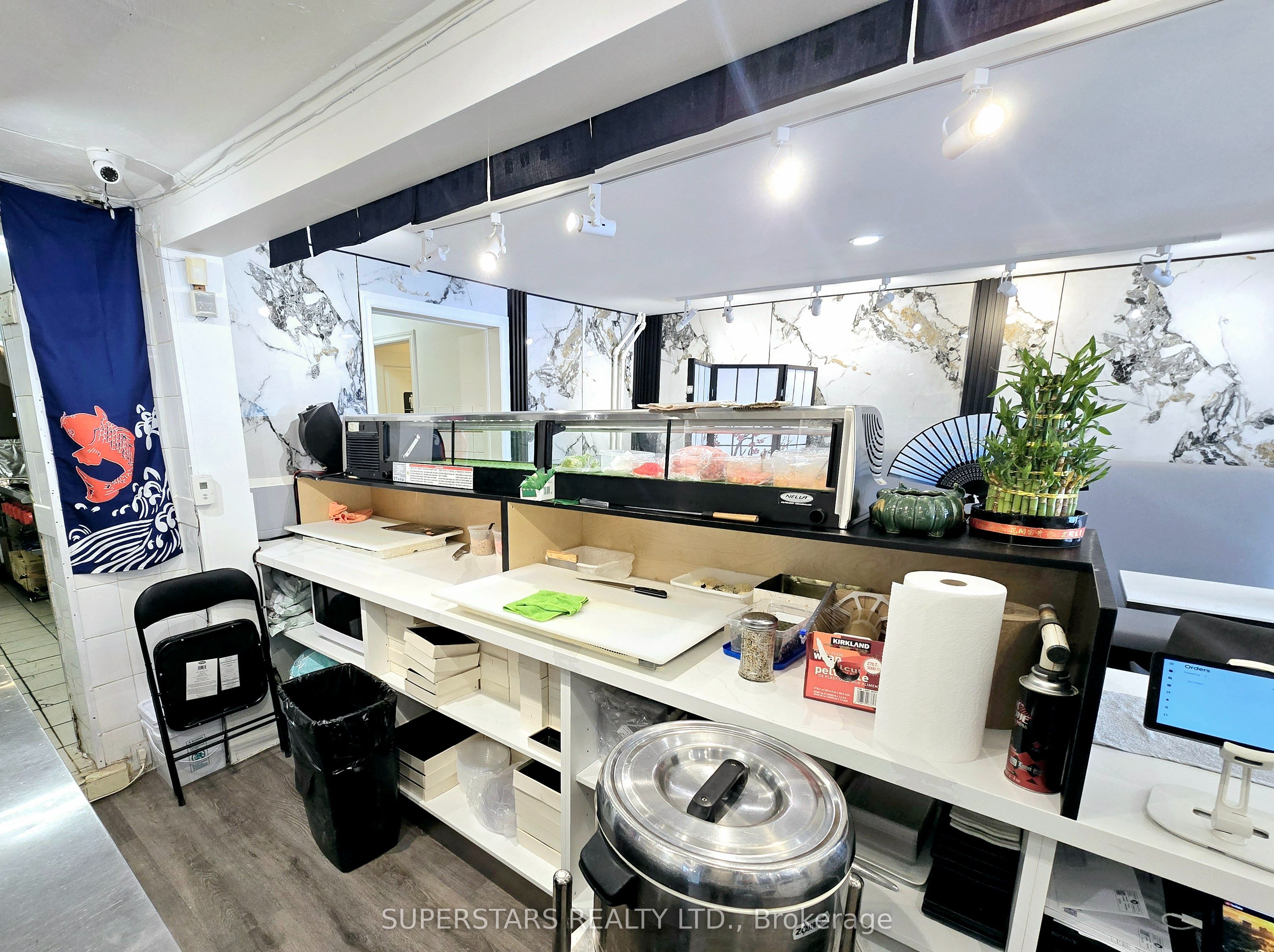#main - 10231 Yonge Street Property Photo 12