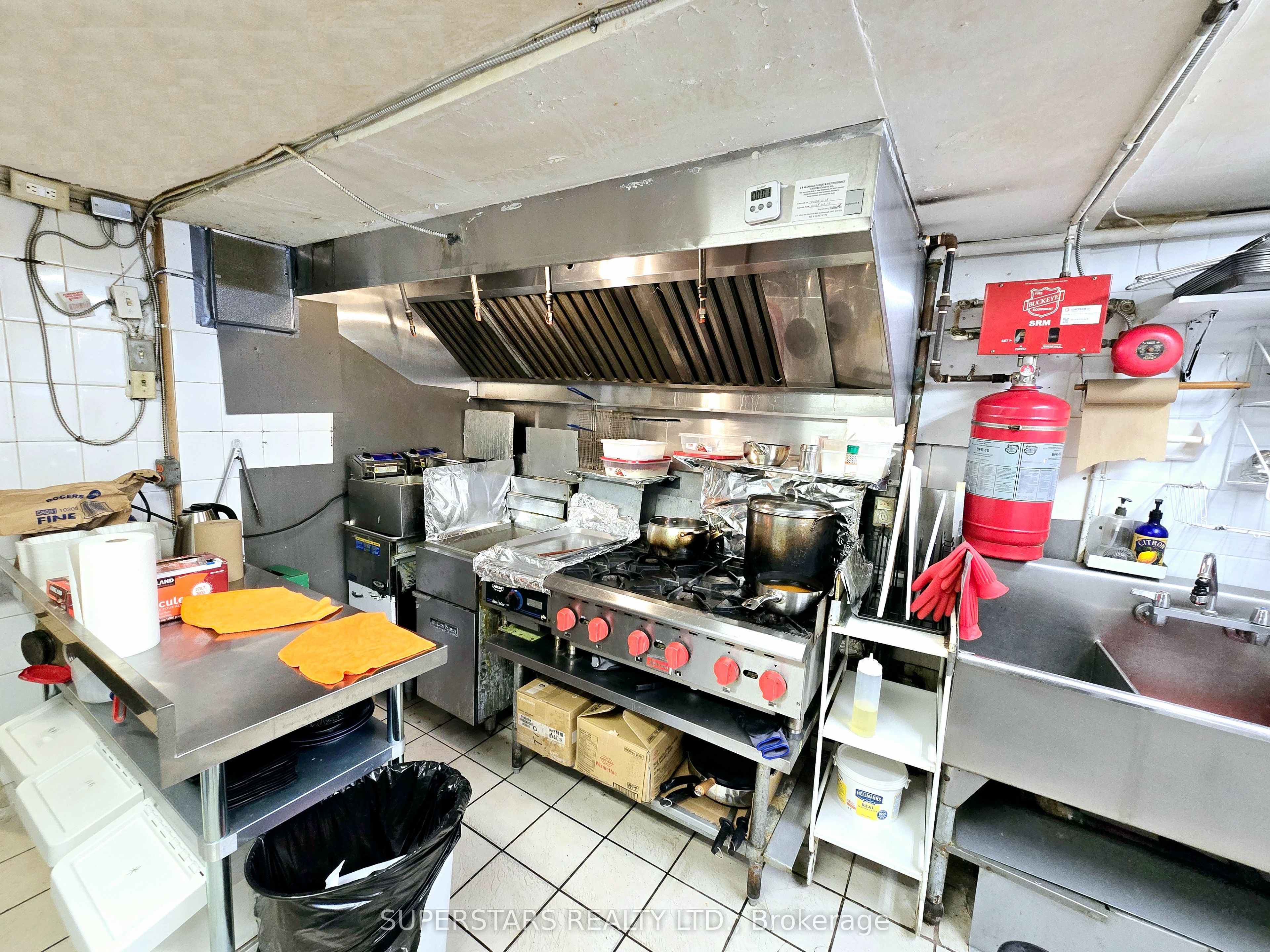 #main - 10231 Yonge Street Property Photo 14