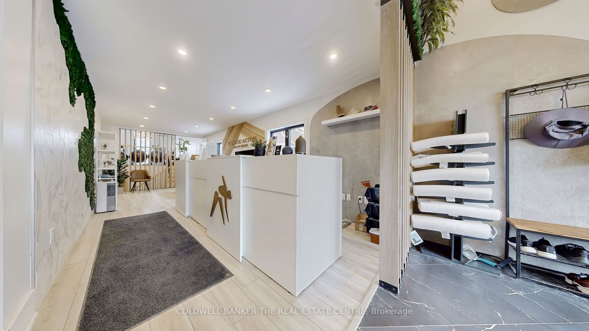 543 The Queensway Property Photo 2