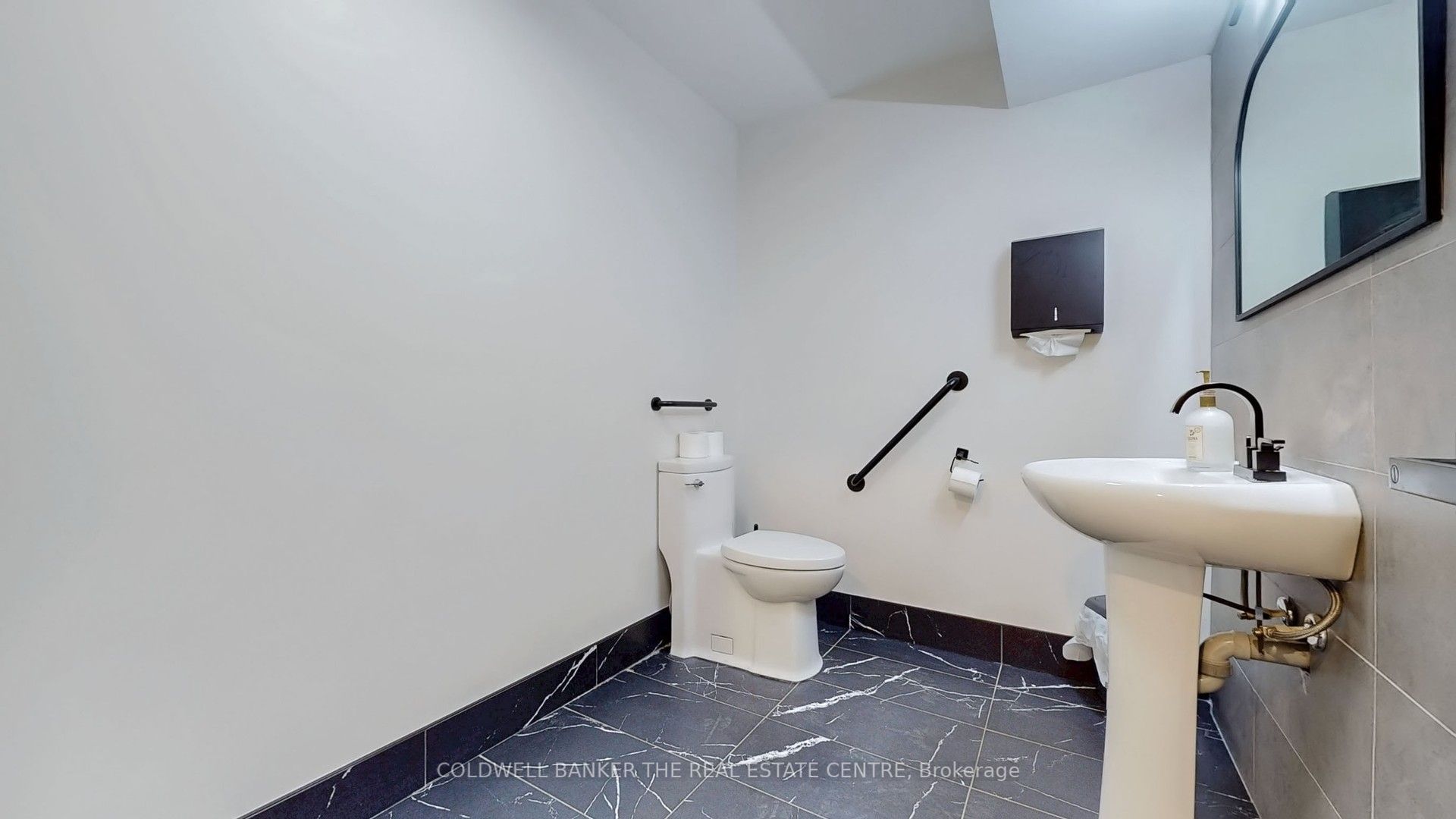 543 The Queensway Property Photo 5
