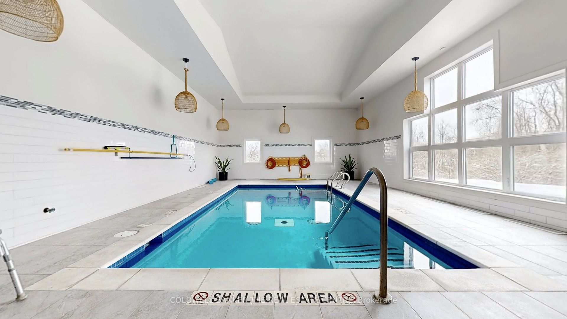 543 The Queensway Property Photo 6