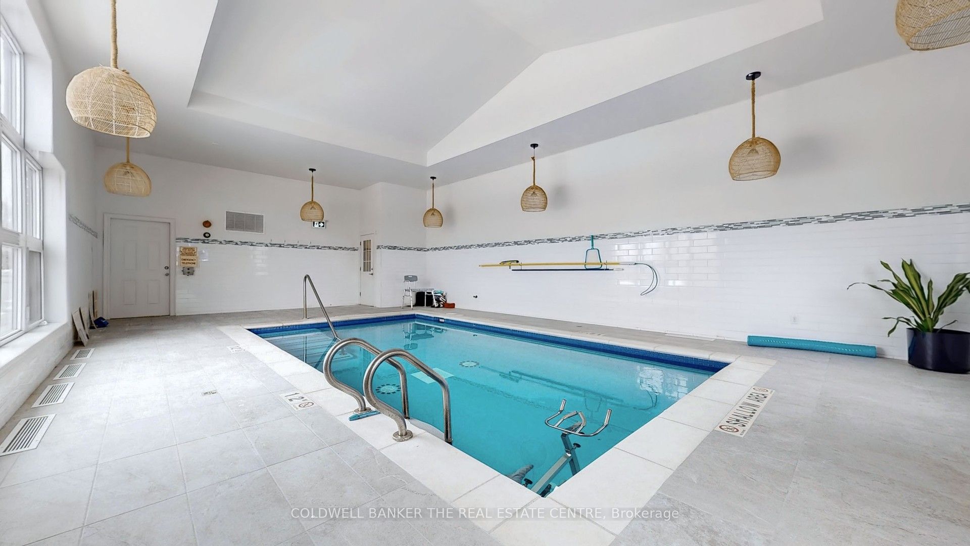 543 The Queensway Property Photo 7