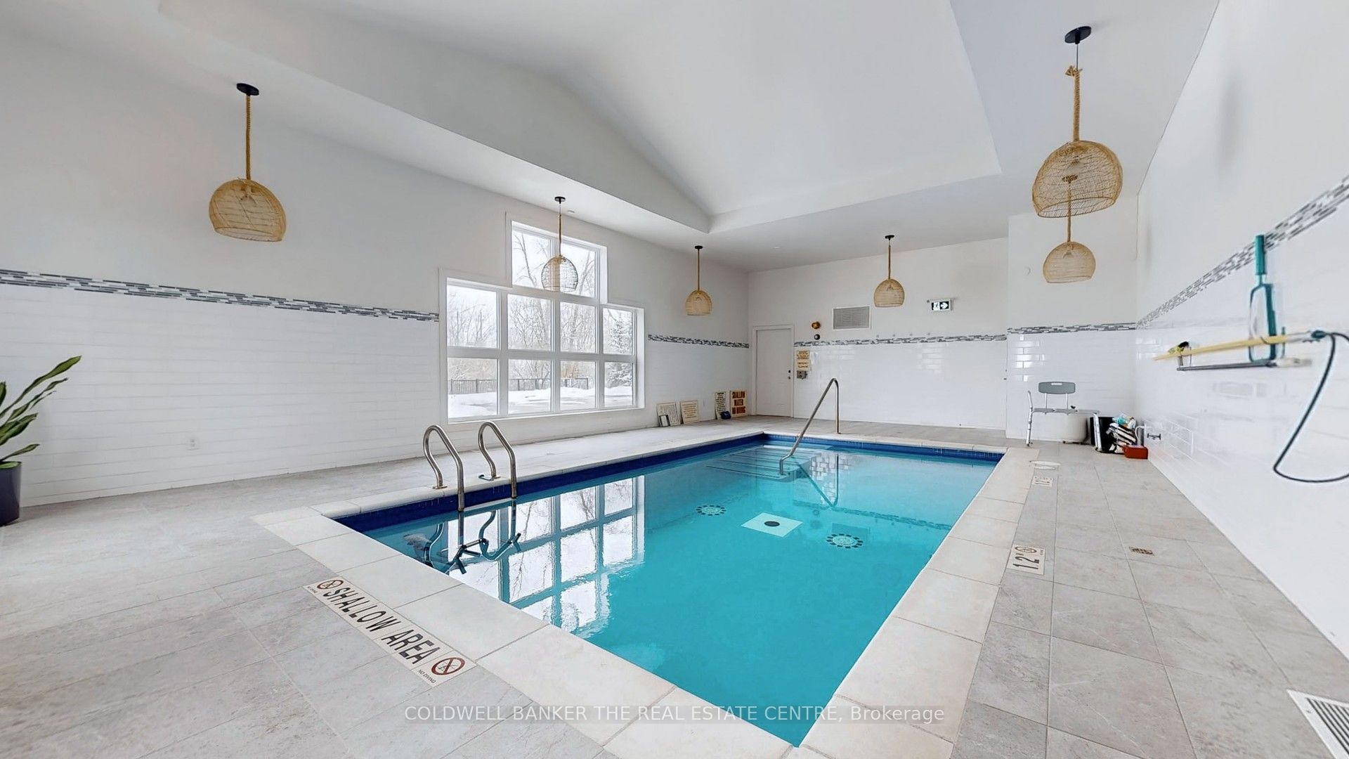 543 The Queensway Property Photo 8