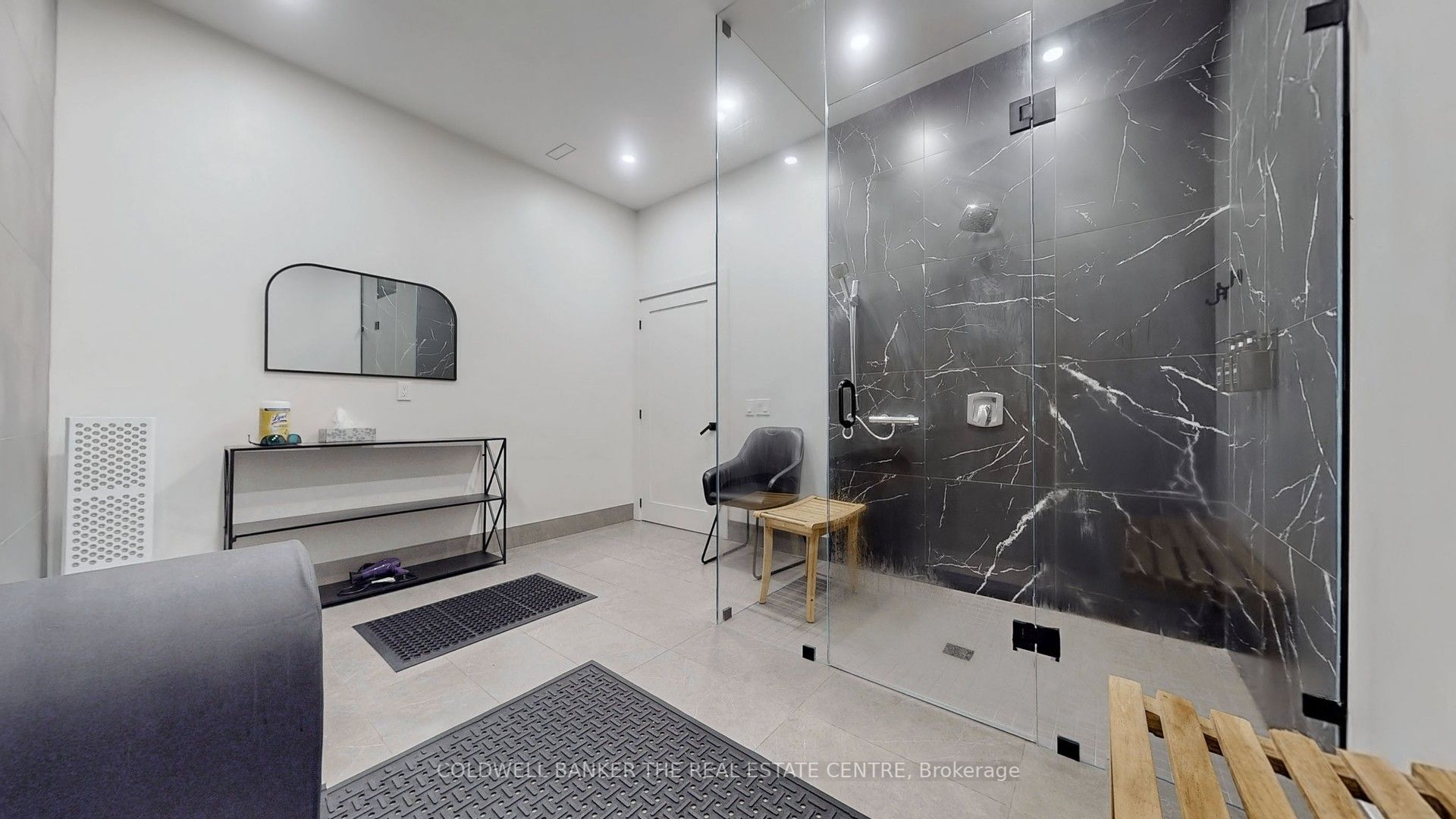 543 The Queensway Property Photo 12