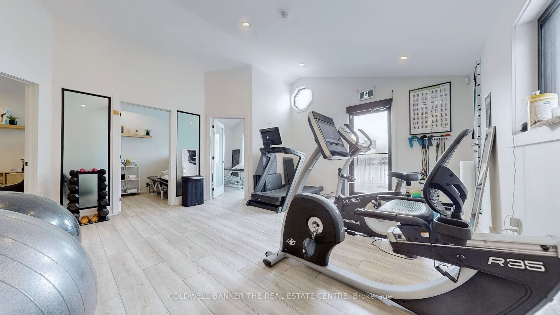 543 The Queensway Property Photo 13