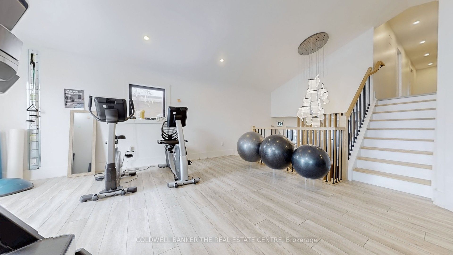 543 The Queensway Property Photo 15
