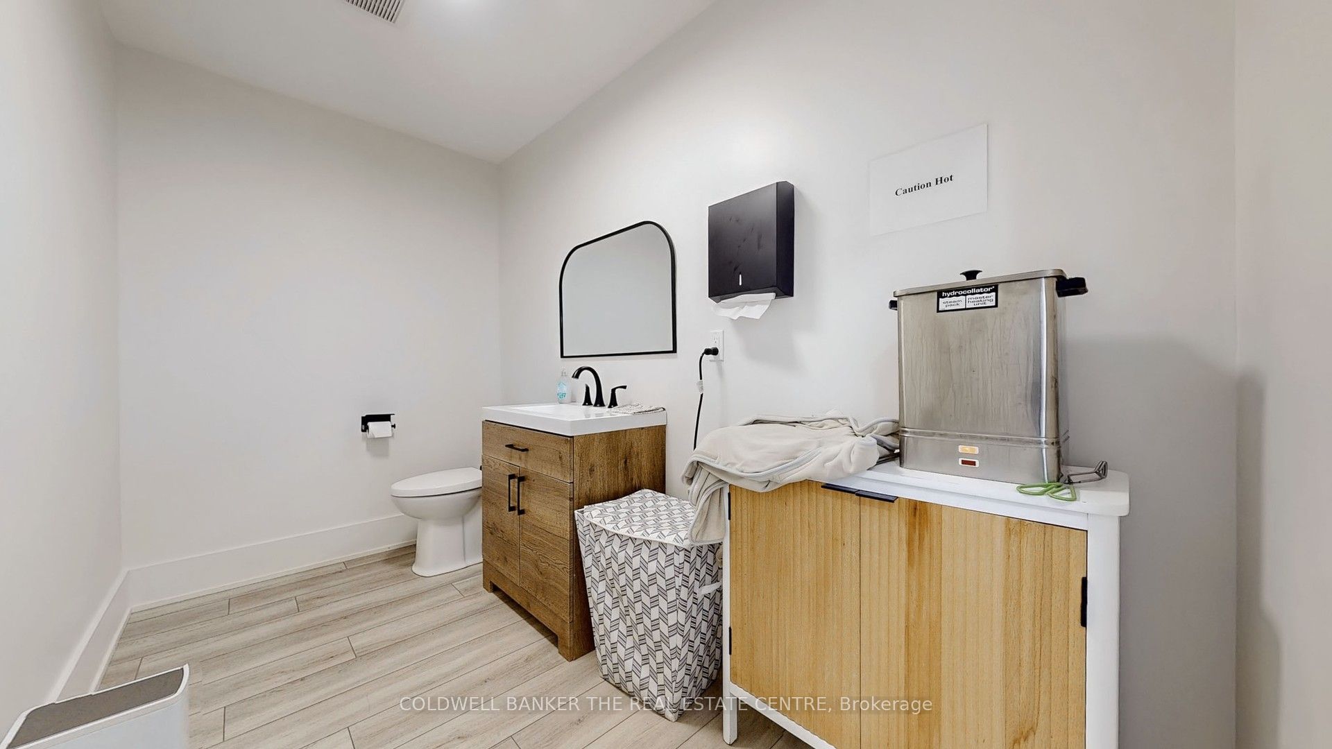 543 The Queensway Property Photo 18