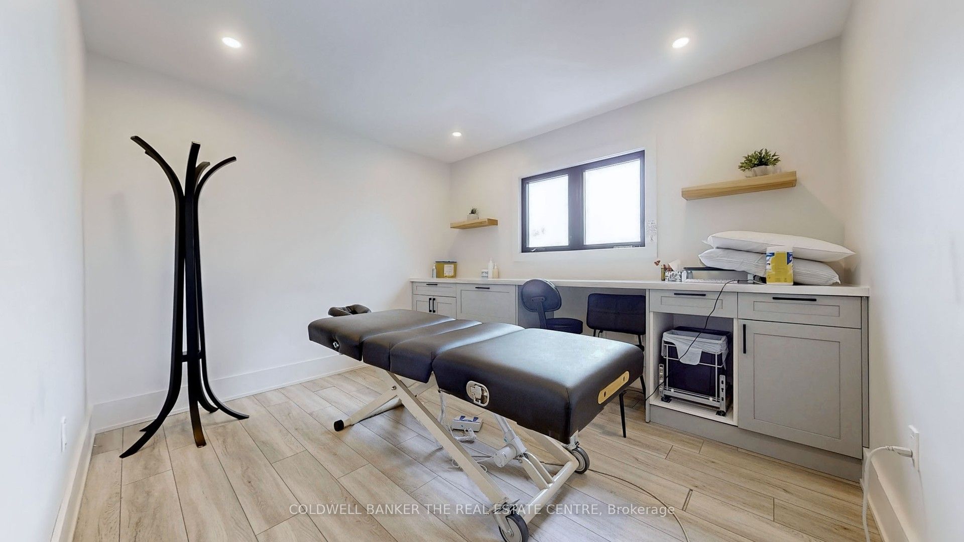 543 The Queensway Property Photo 20