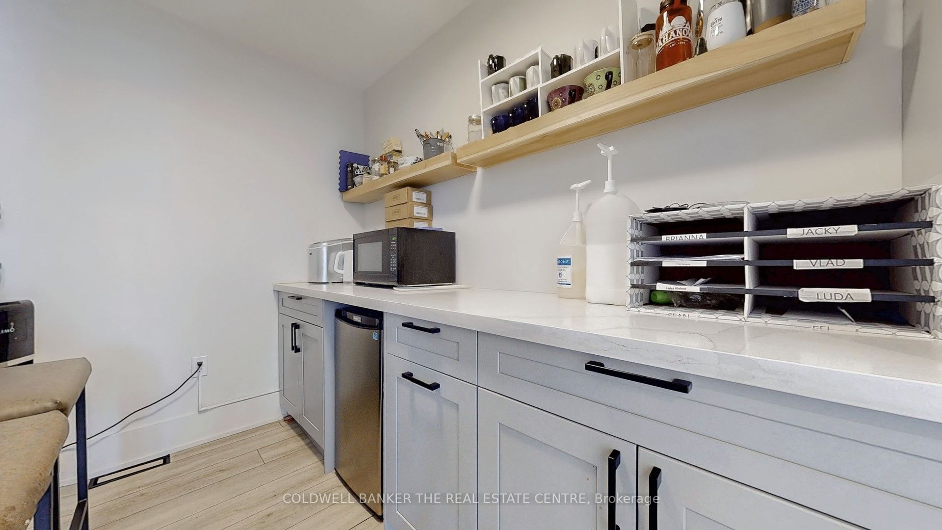 543 The Queensway Property Photo 21