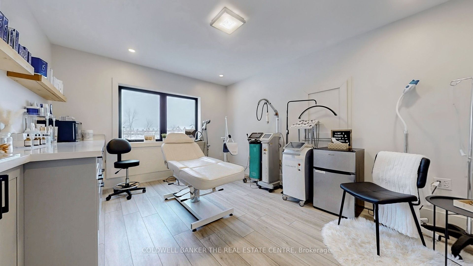 543 The Queensway Property Photo 25