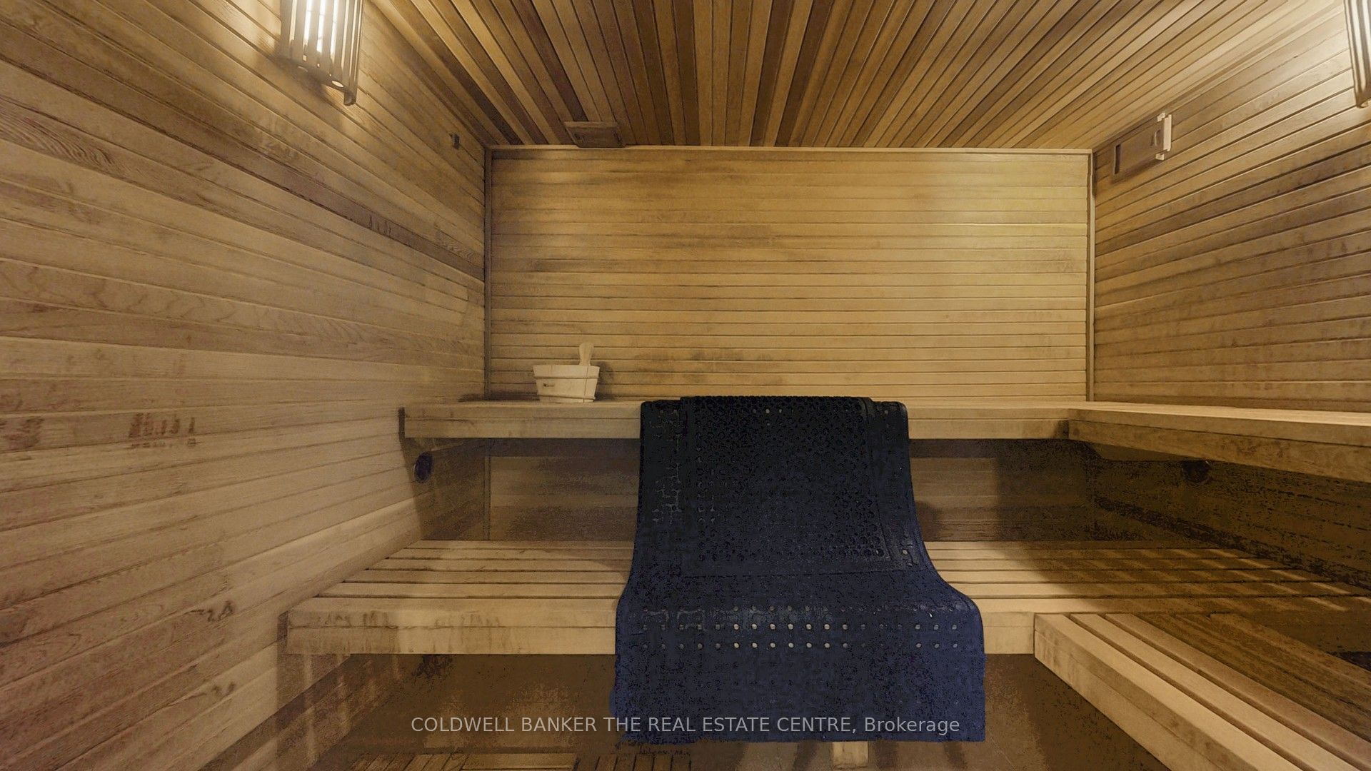 543 The Queensway Property Photo 28