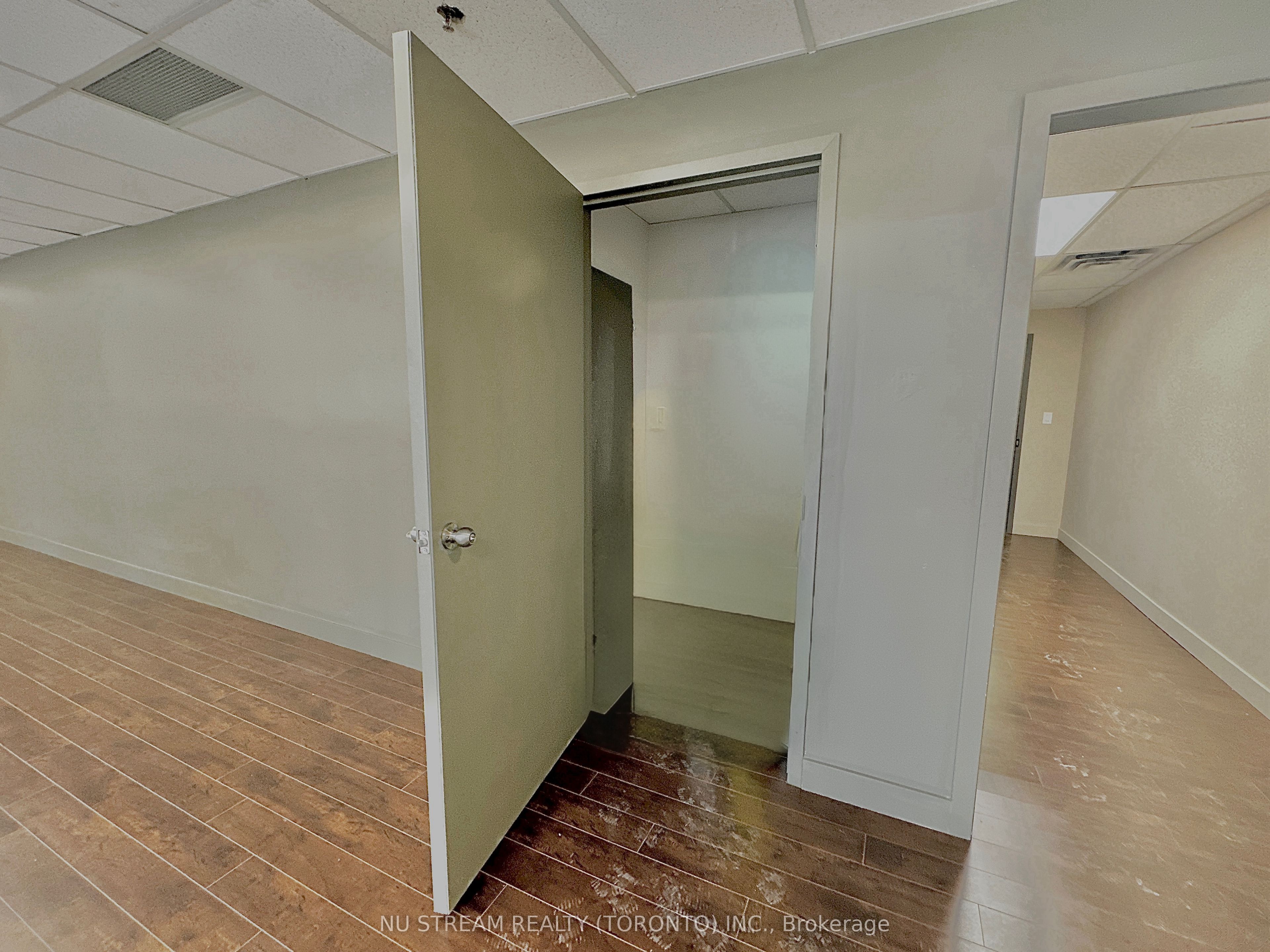 #101 - 2770 14th Avenue Property Photo 14