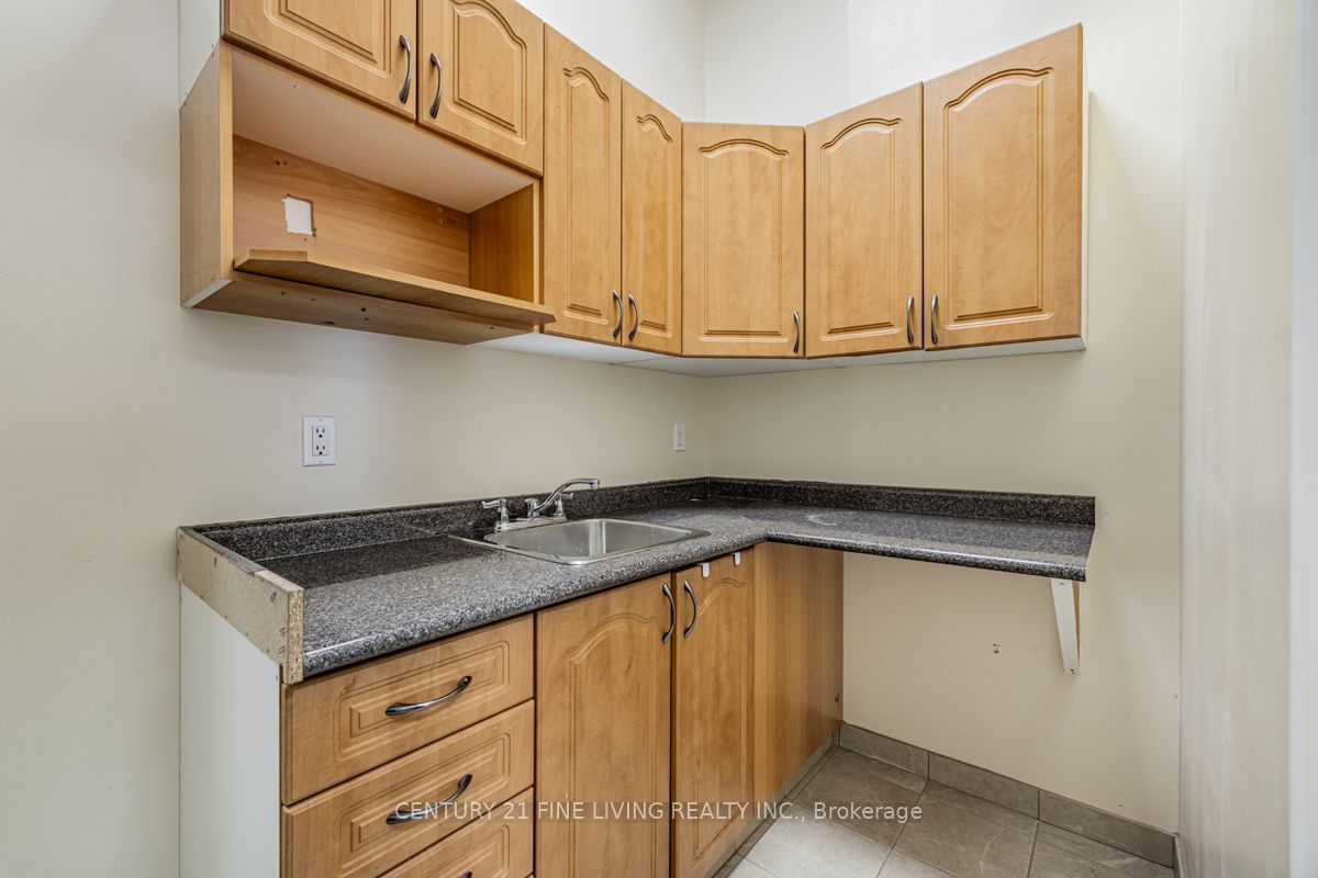 #5 - 38 Velmar Drive Property Photo 18