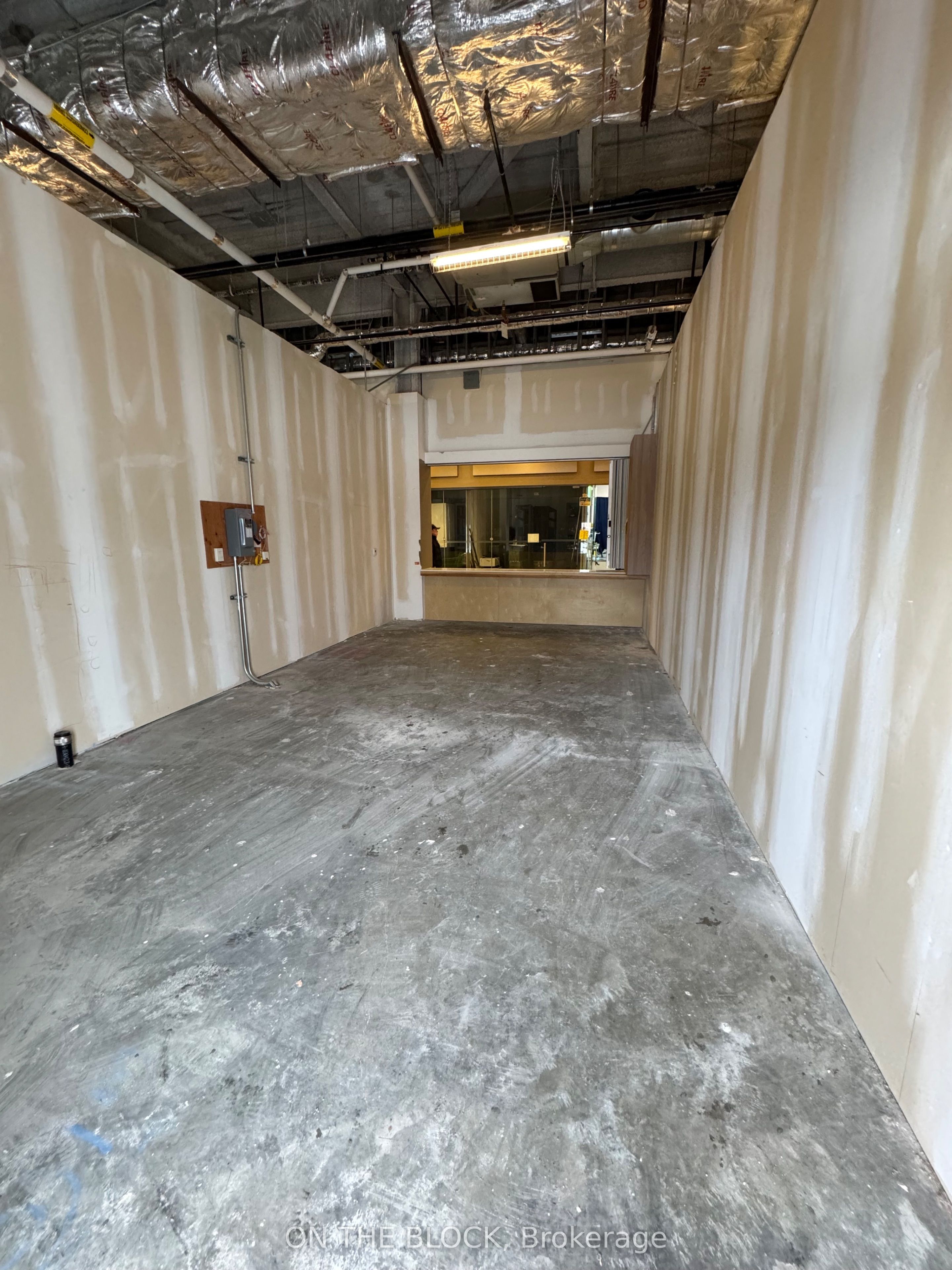 #1fc11 / 10 - 9390 Woodbine Avenue Property Photo 3