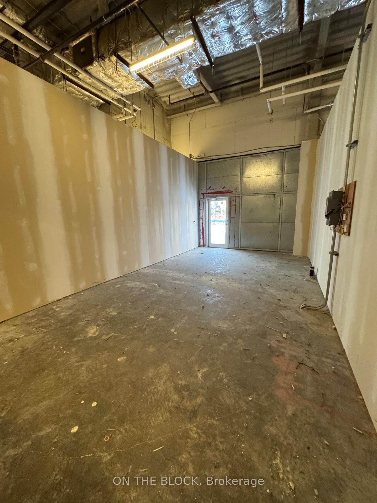 #1fc11 / 10 - 9390 Woodbine Avenue Property Photo 4