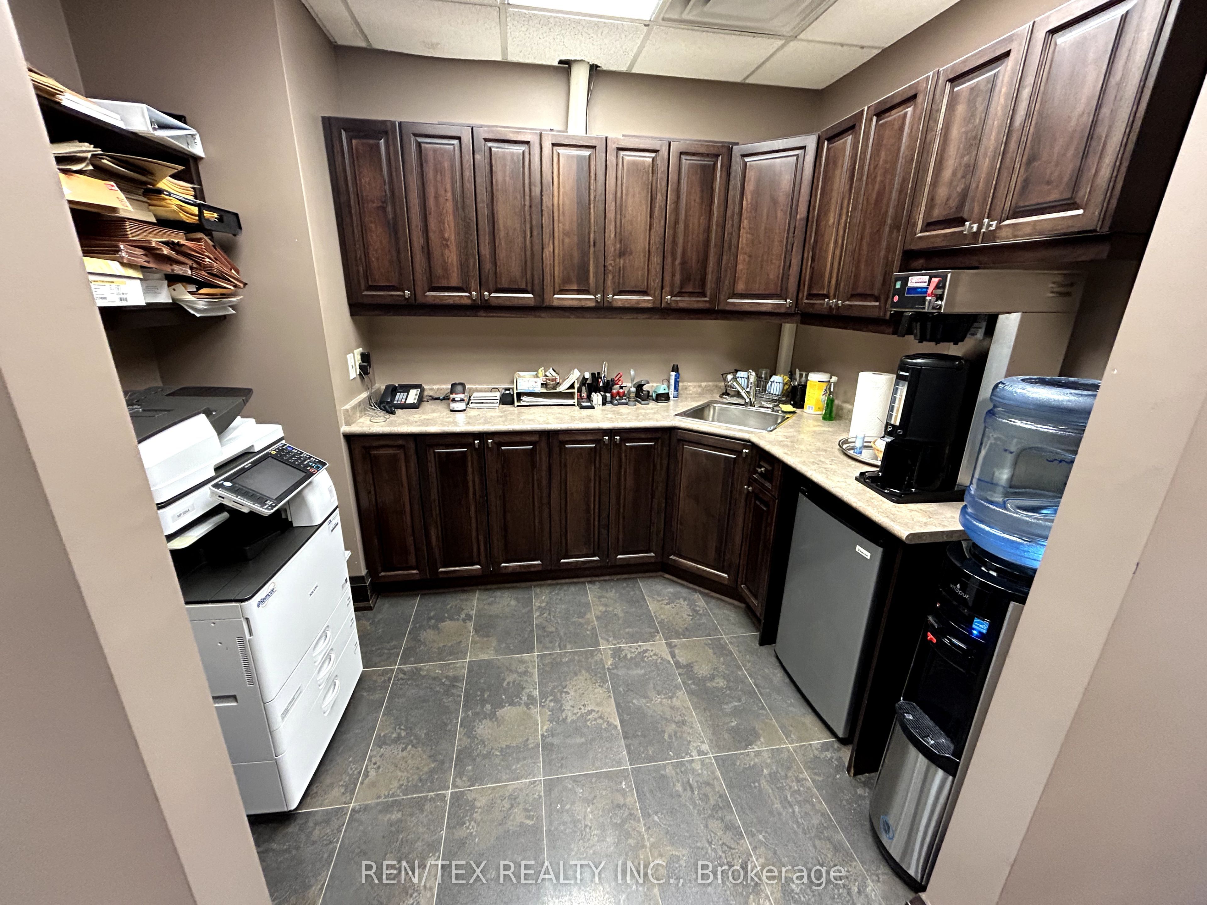 #7 - 30 Wertheim Court Property Photo 3