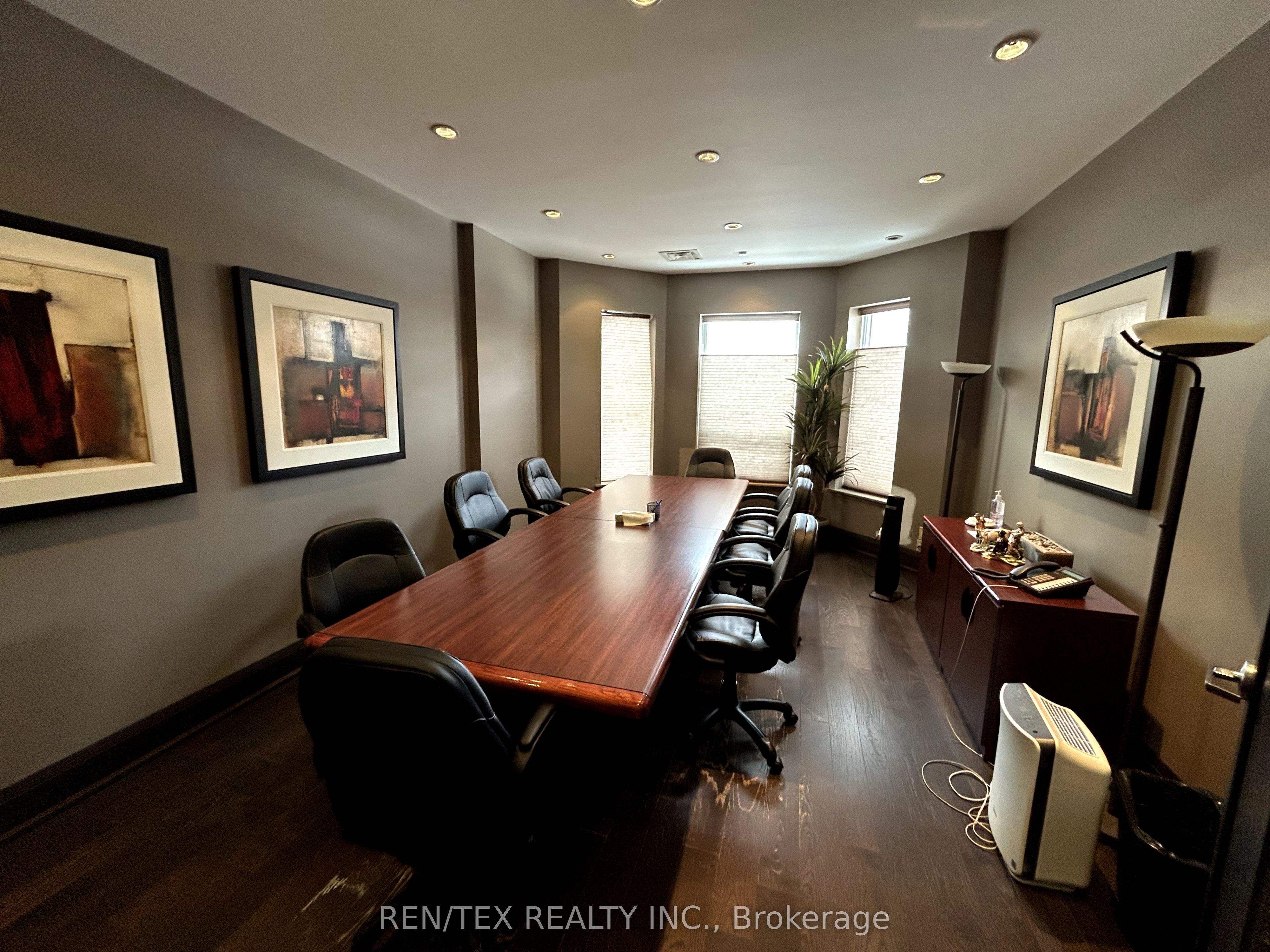 #7 - 30 Wertheim Court Property Photo 6