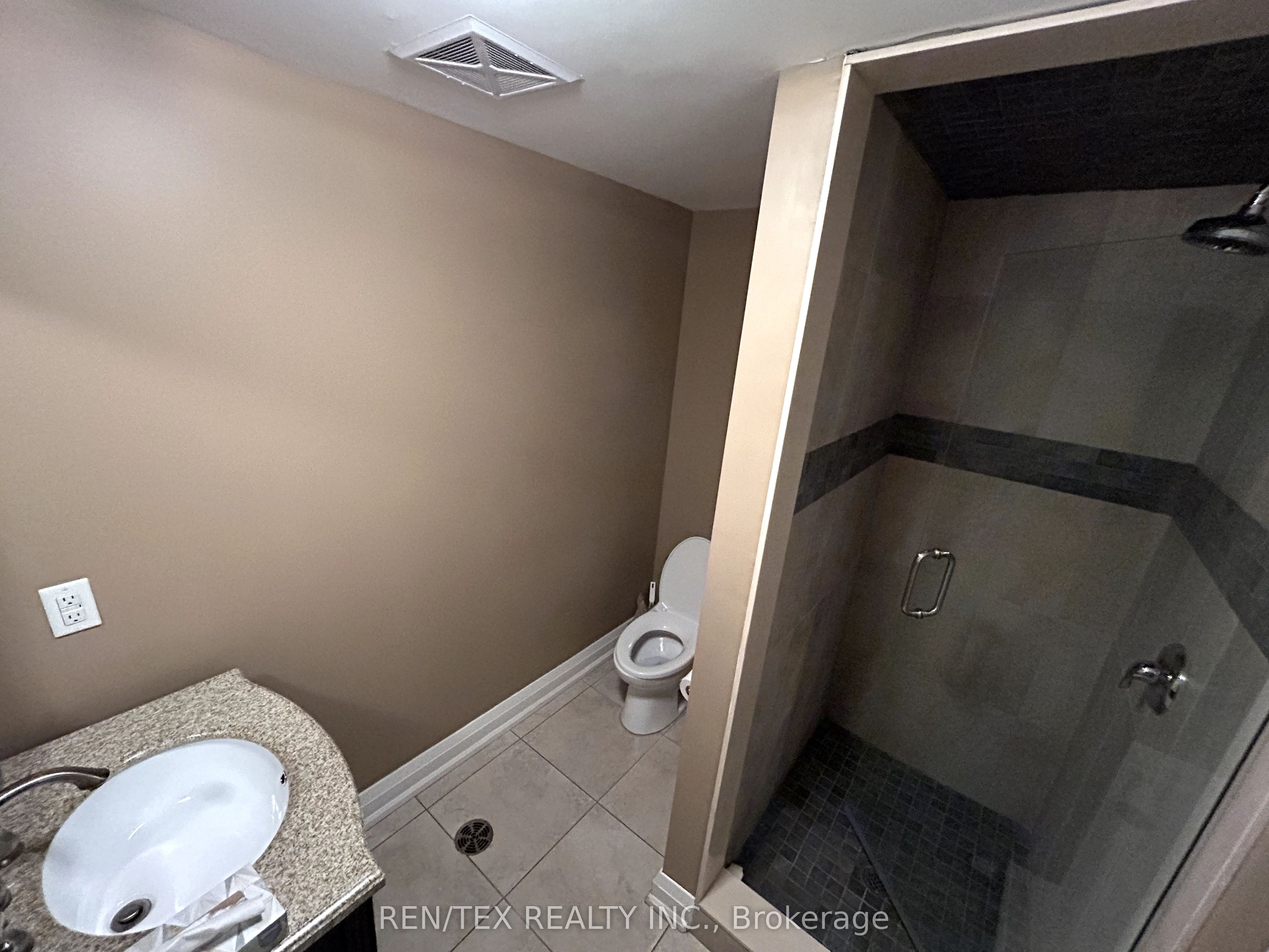 #7 - 30 Wertheim Court Property Photo 8