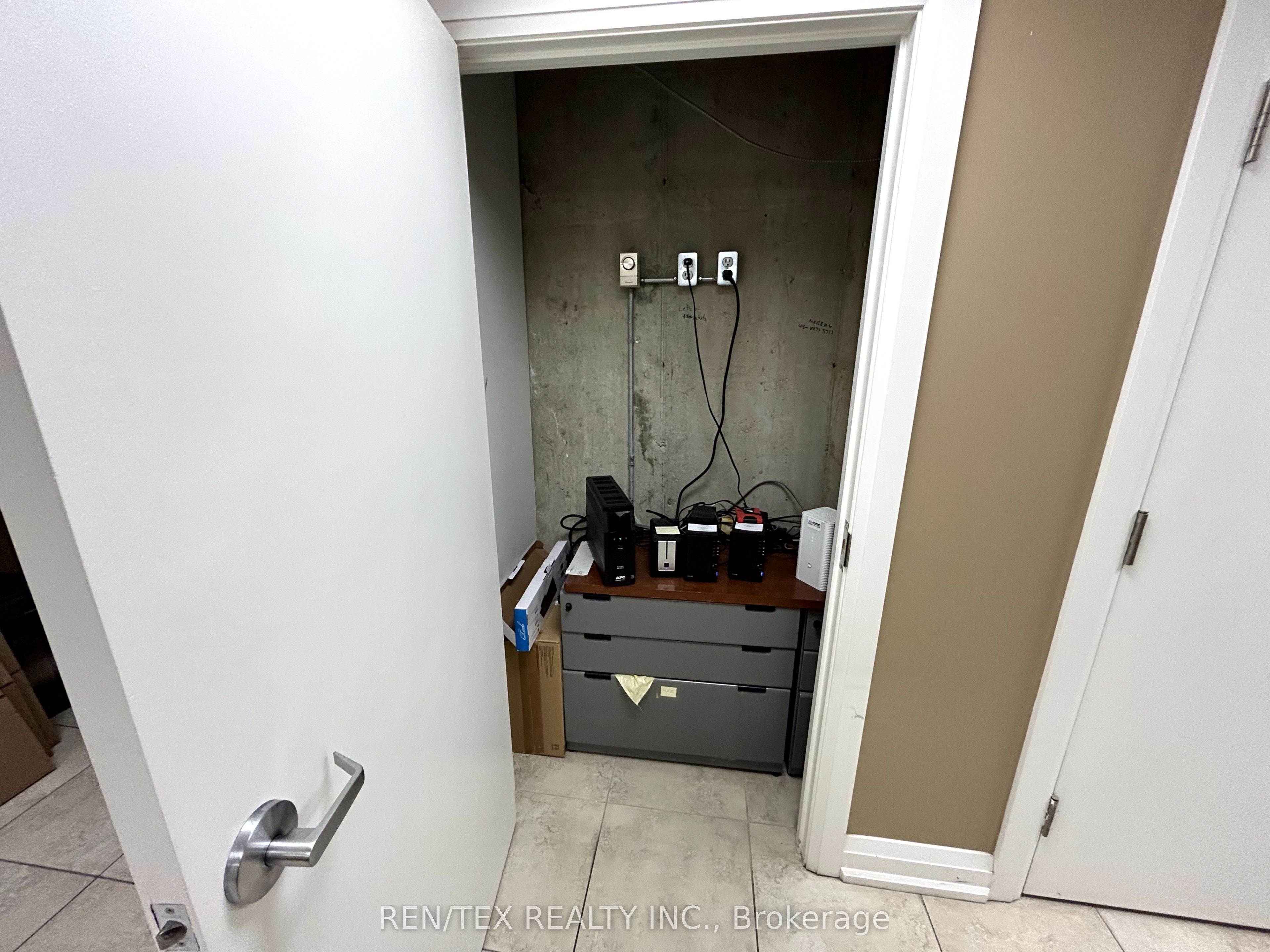 #7 - 30 Wertheim Court Property Photo 10