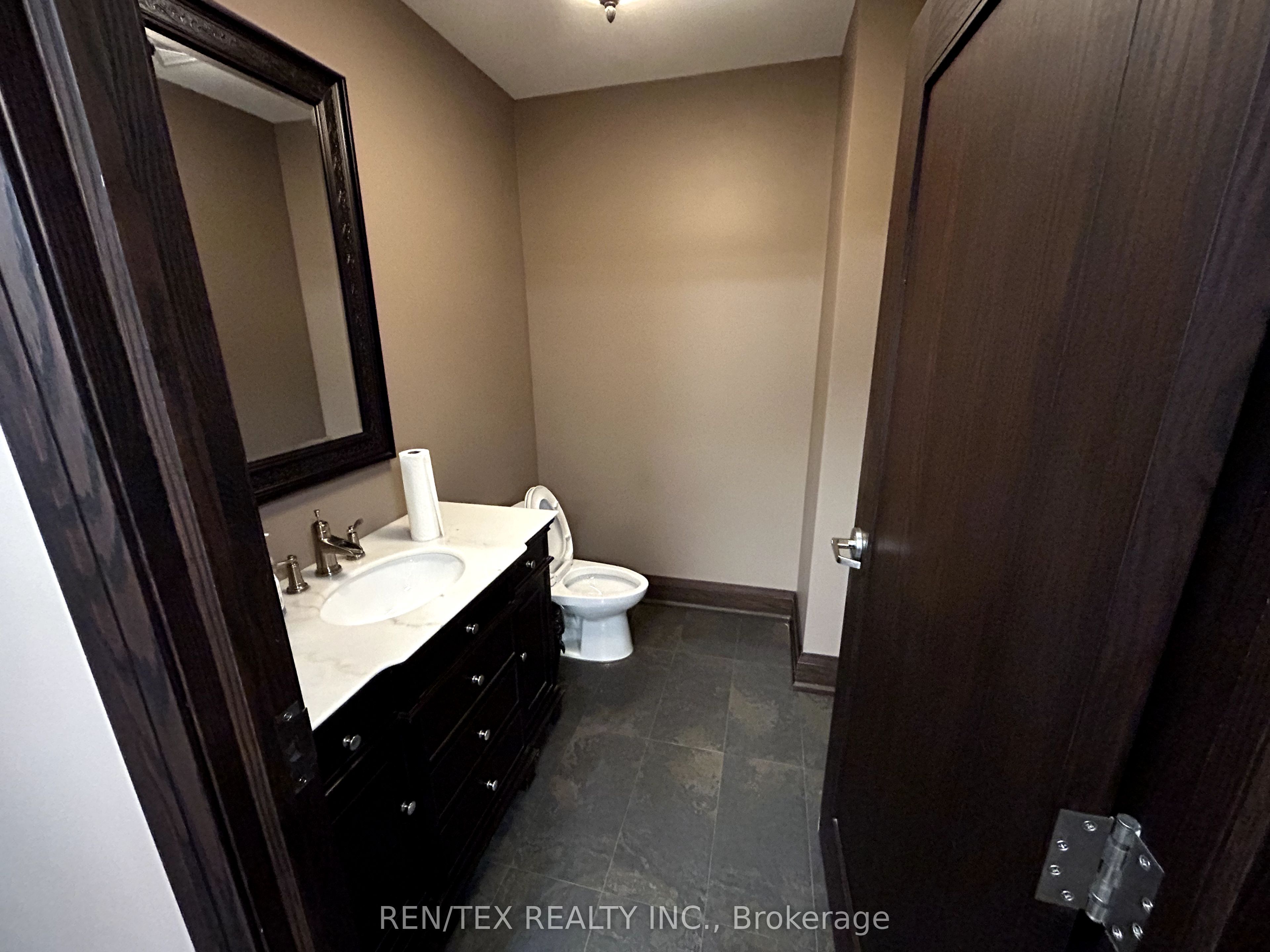 #7 - 30 Wertheim Court Property Photo 11
