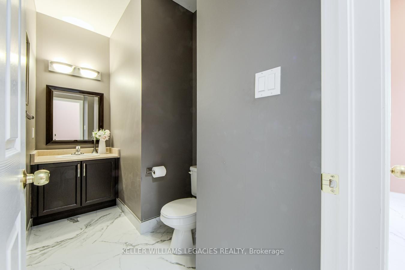 93 Chateau Drive Property Photo 5