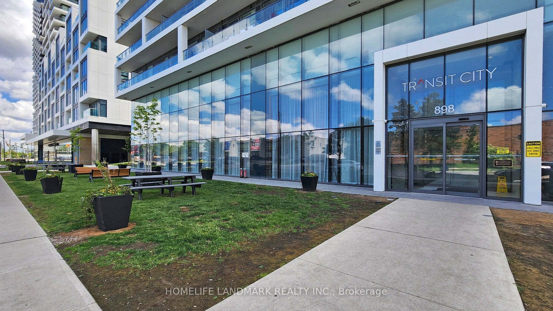 #3907 - 898 Portage Parkway Property Photo 2
