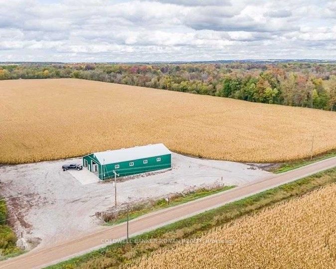 7254 10th Line Property Photo 4