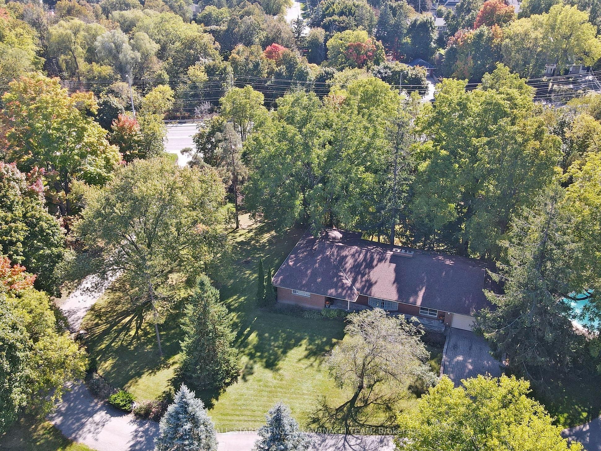 2 Savannah Crescent Property Photo 2