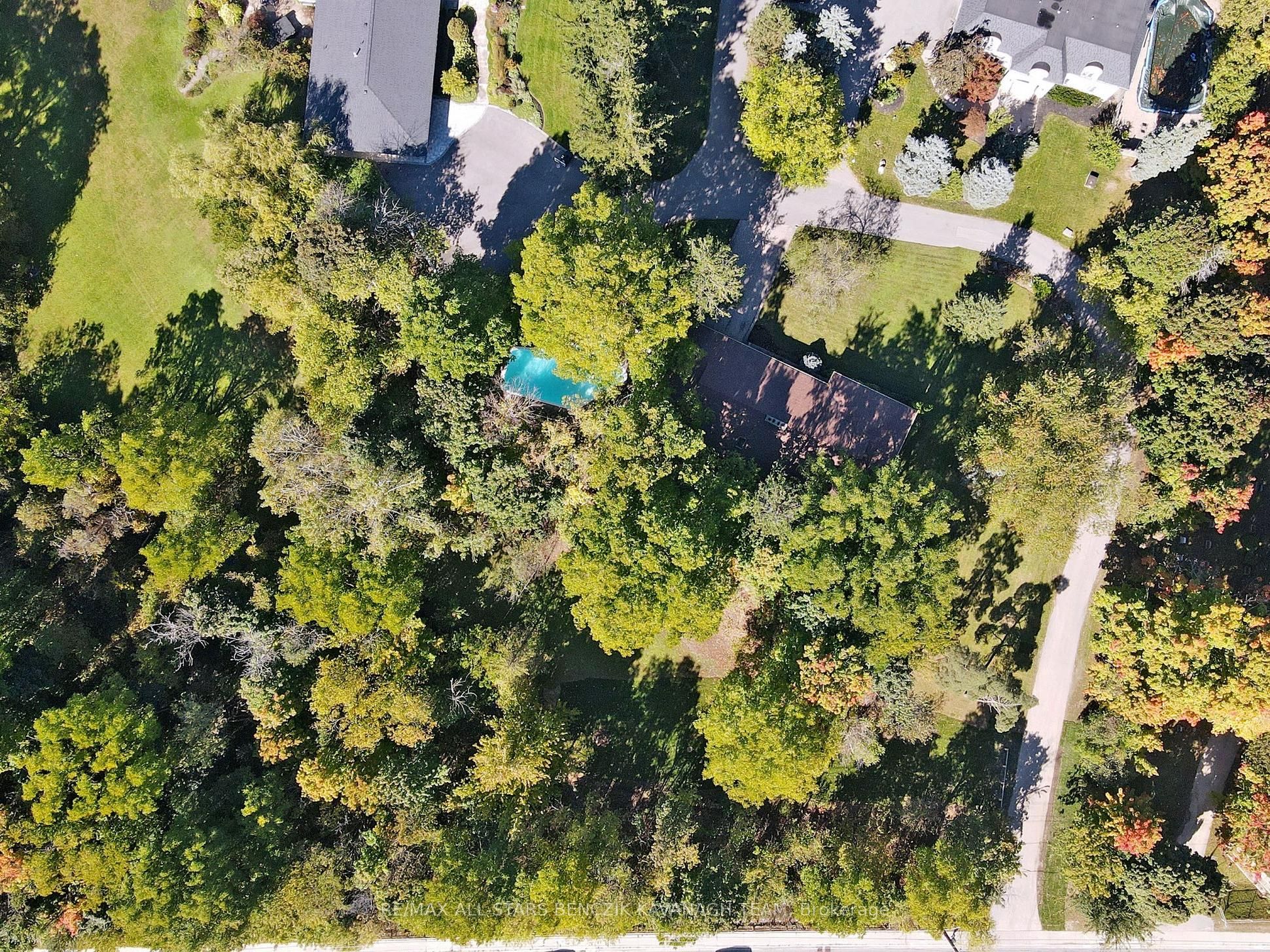 2 Savannah Crescent Property Photo 3