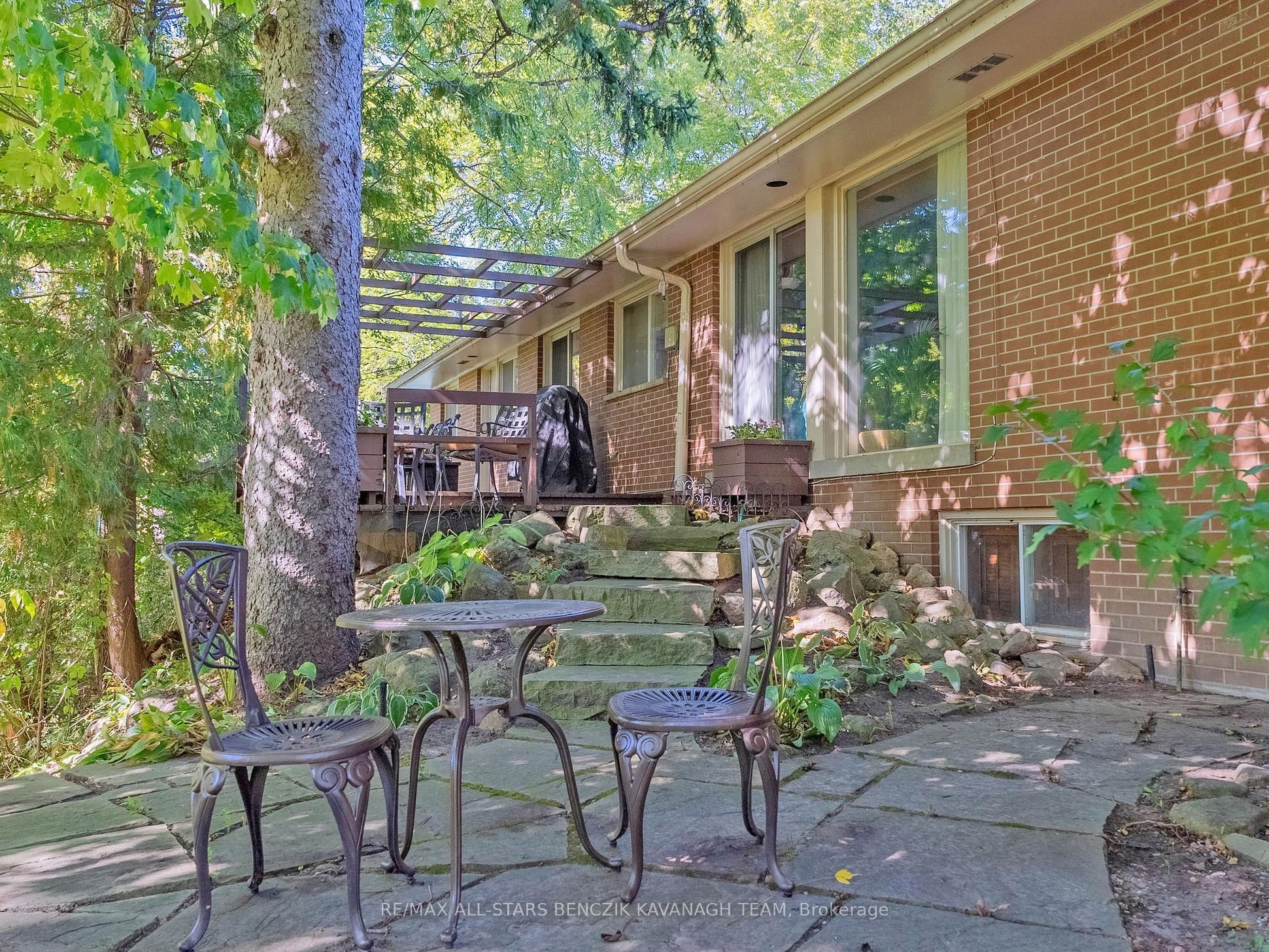 2 Savannah Crescent Property Photo 33