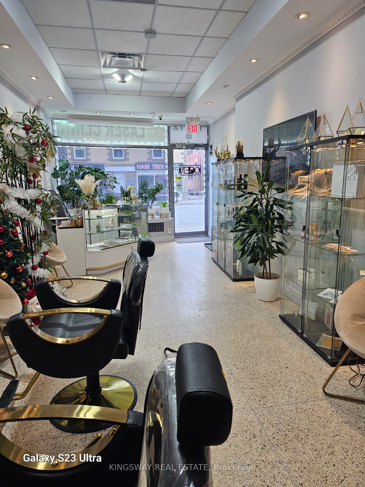 10212b Yonge Street Property Photo 4