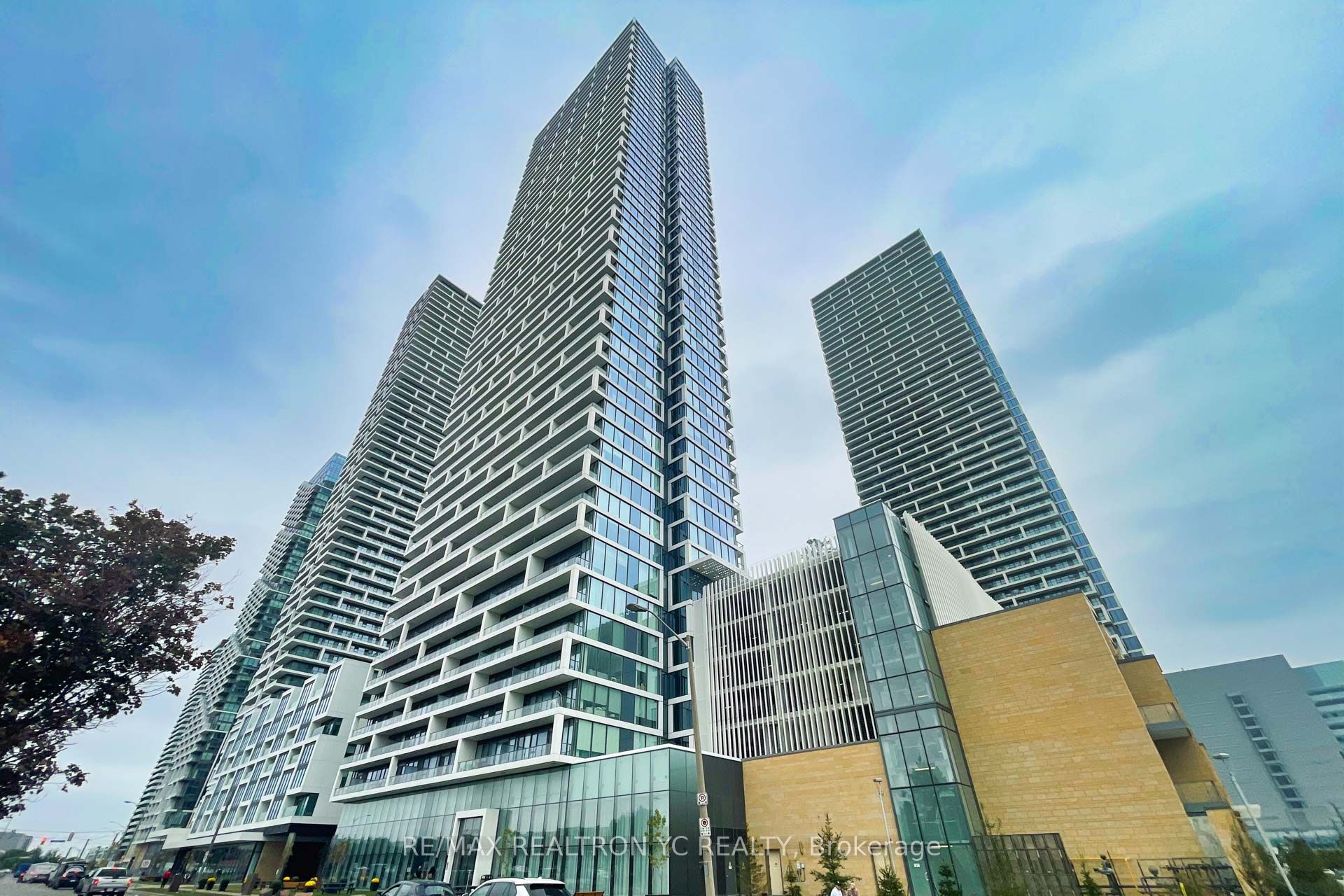 #5512 - 898 Portage Parkway Property Photo 1