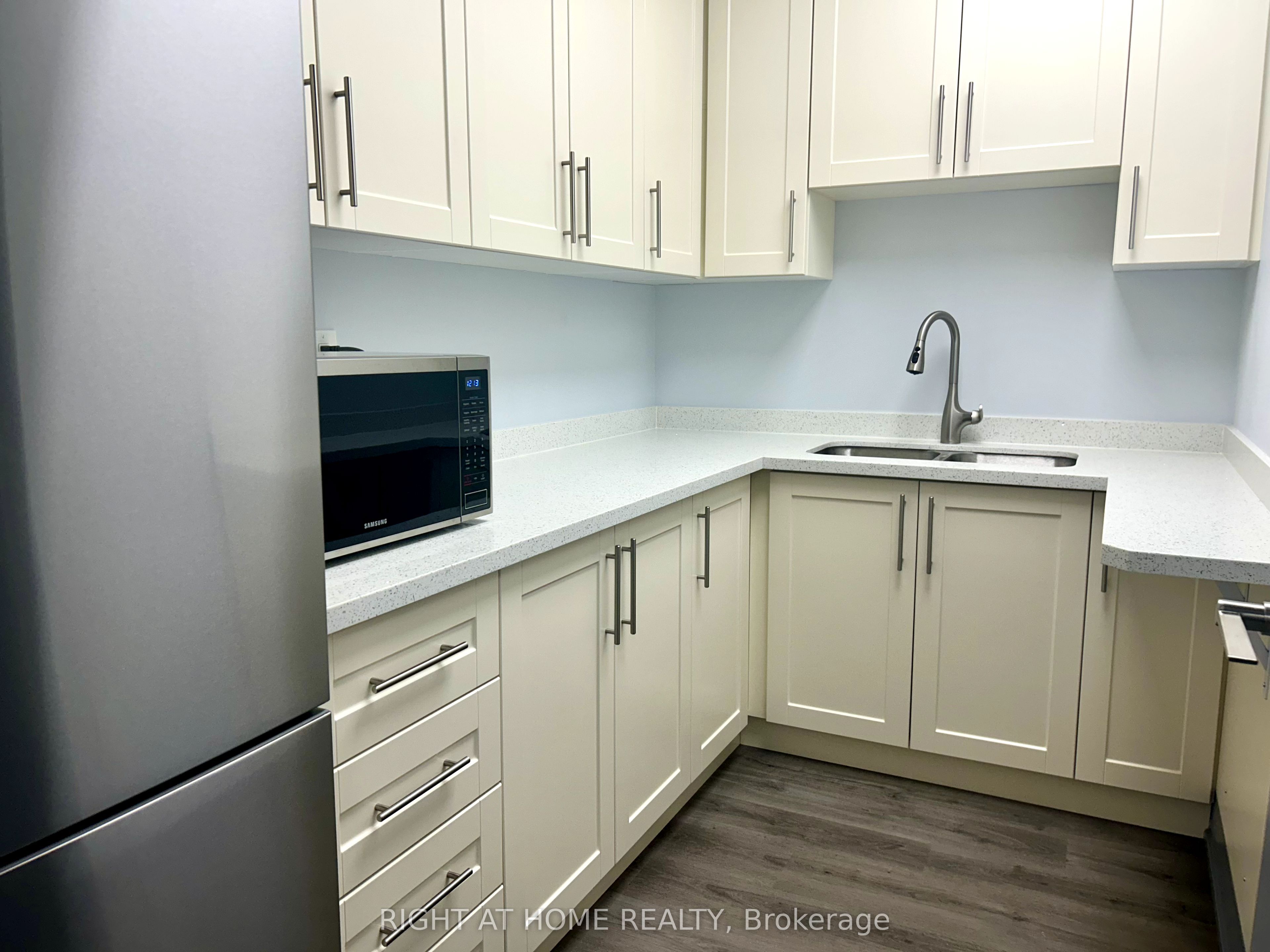 #203 - 2750 14th Avenue Property Photo 8
