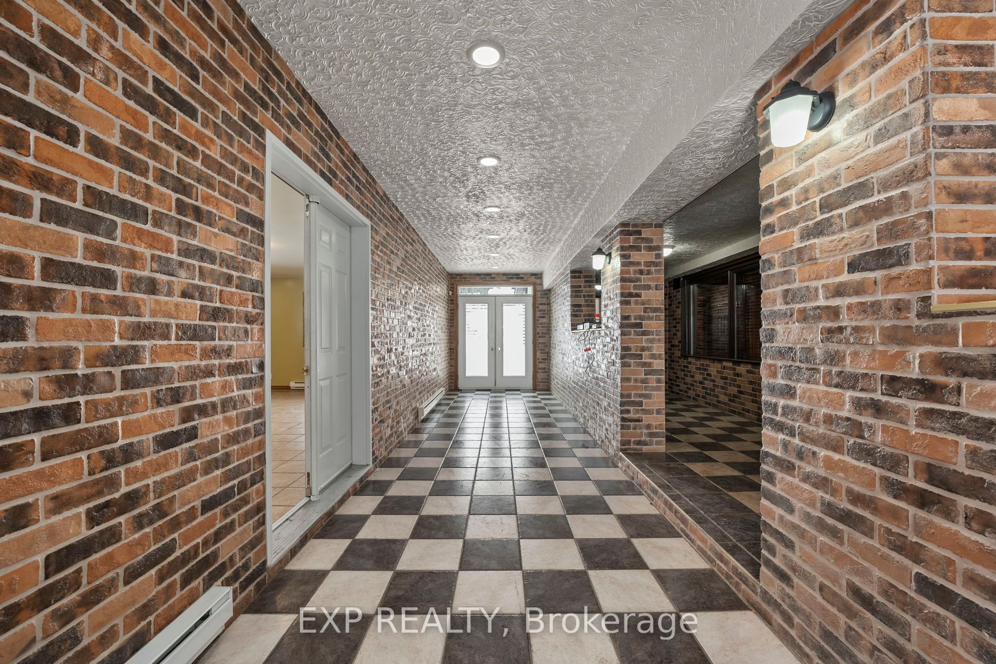 2866 20th Sideroad Property Photo 4