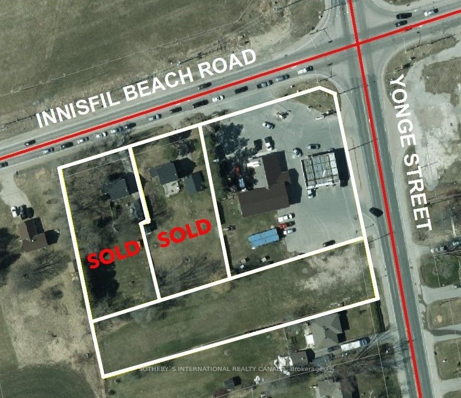7352 Yonge St Property Photo 2