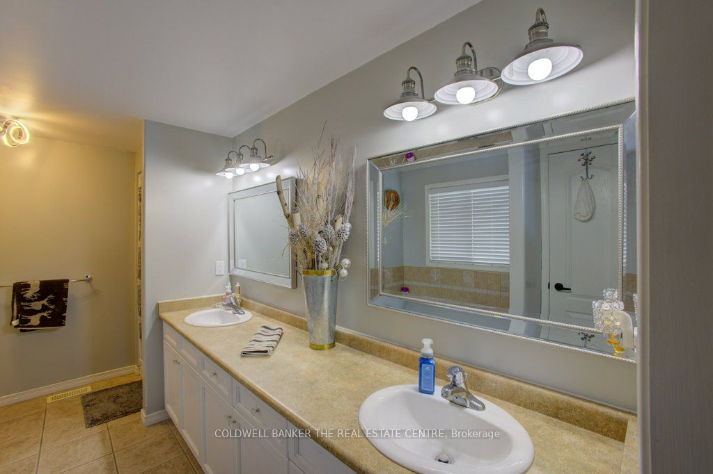 80 Armeda Clow Crescent Property Photo 29
