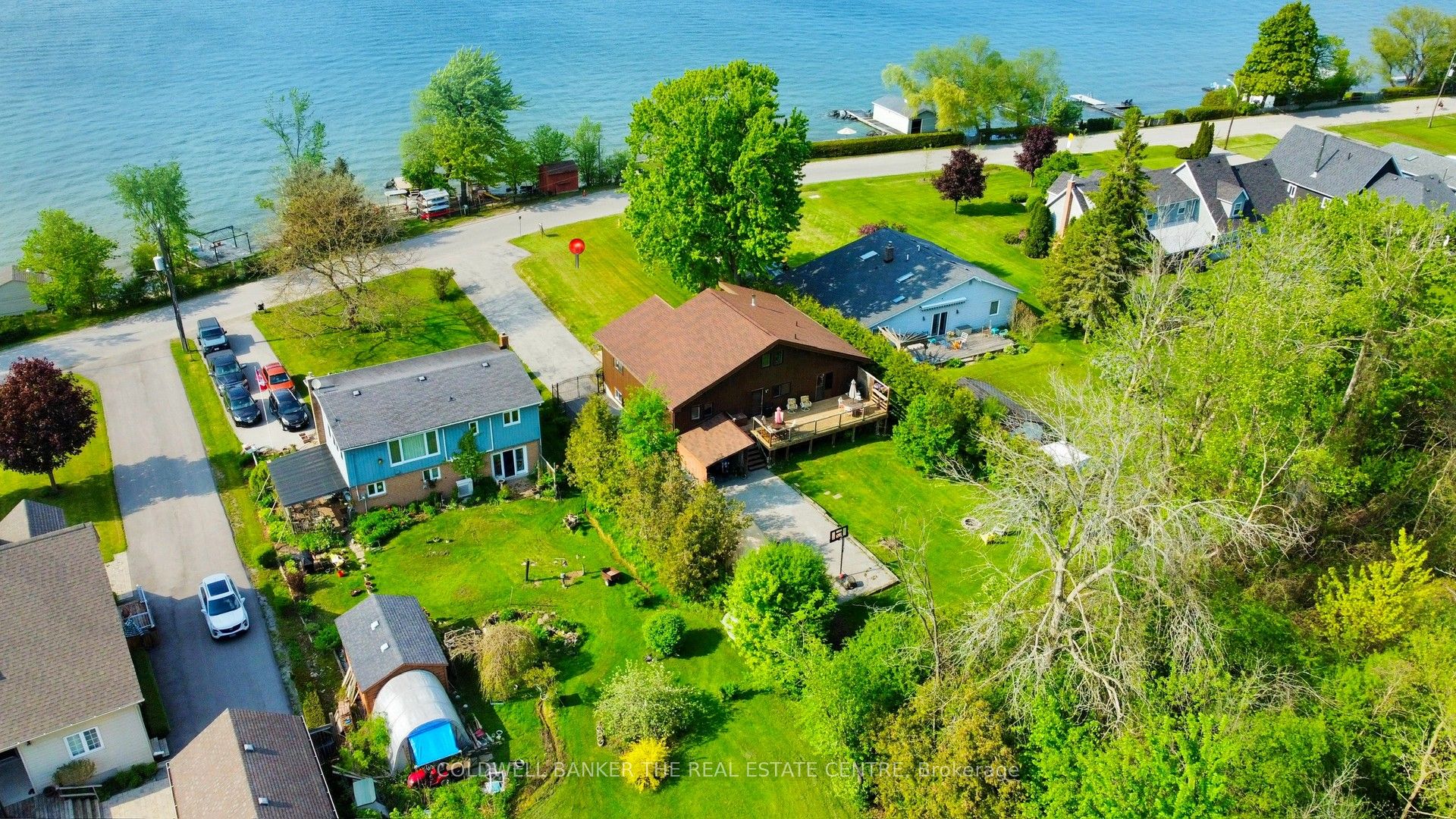 33 Lake Dr E Property Photo 16