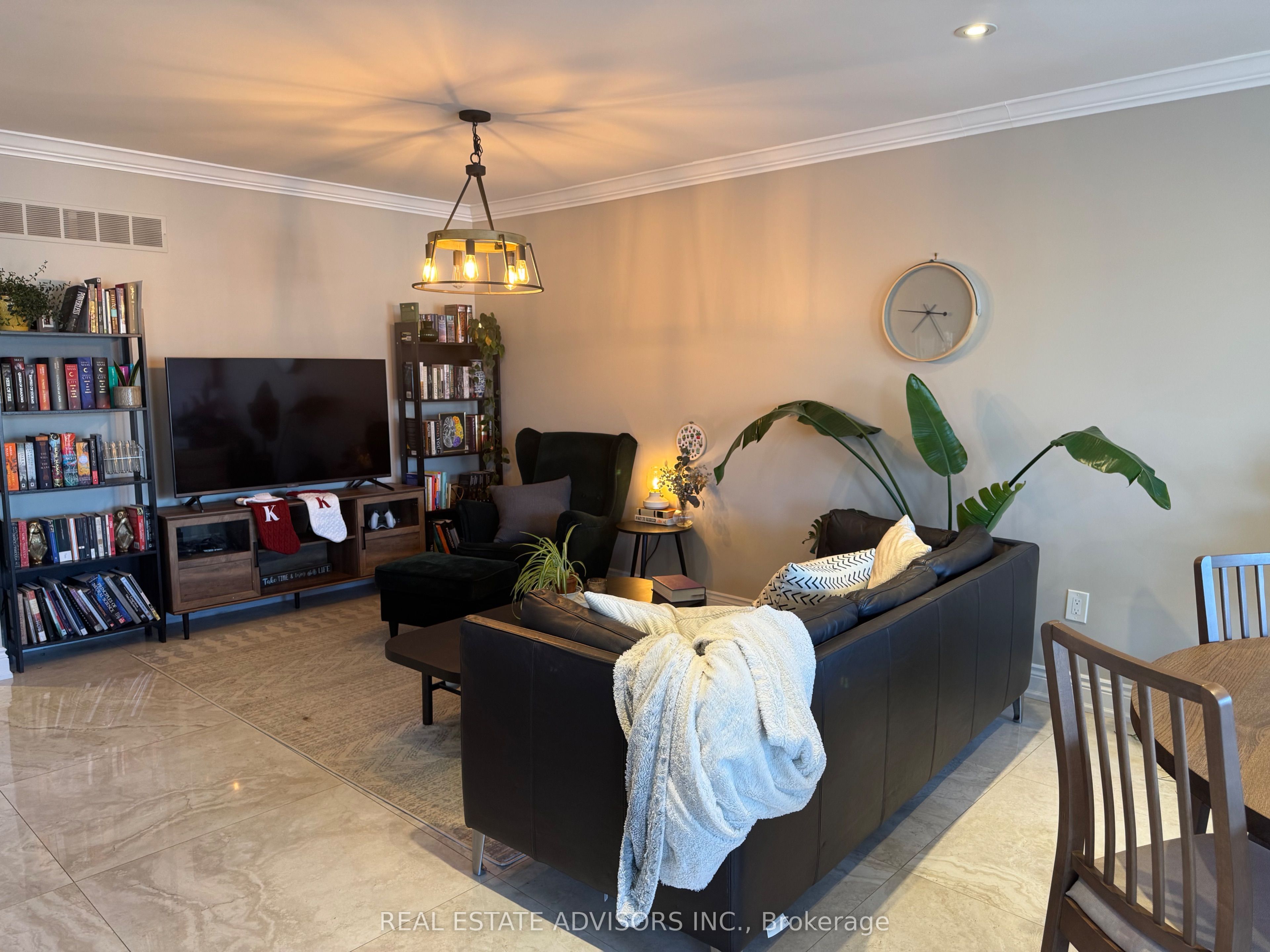 17 Agincourt Road Property Photo 4