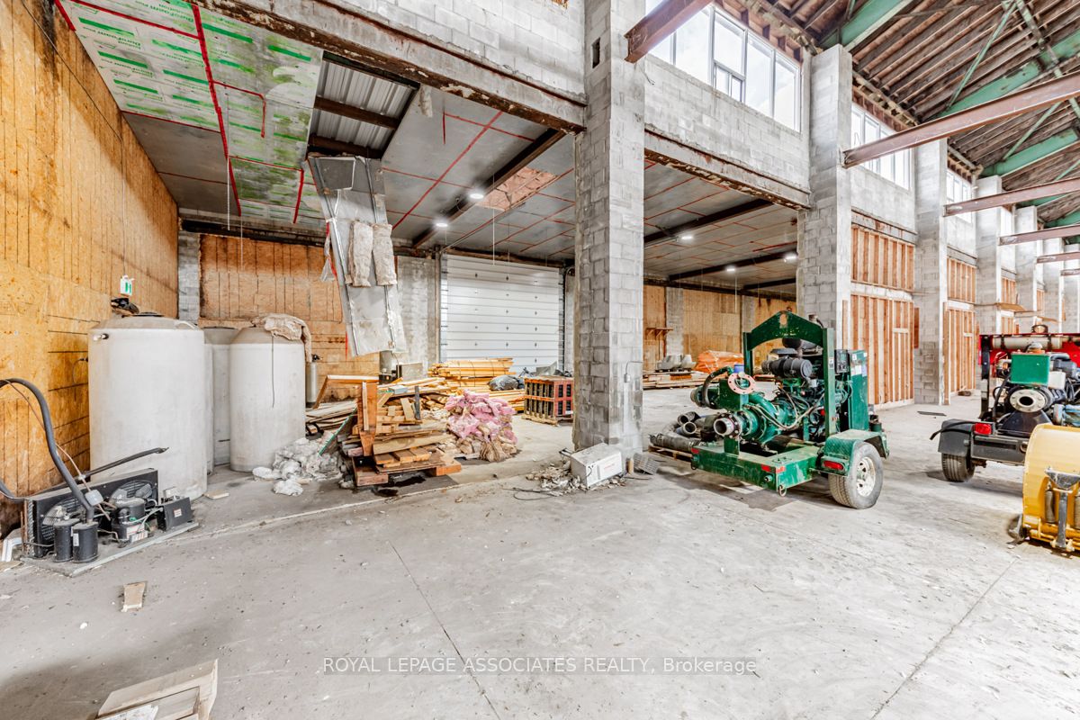 13838 Woodbine Ave Property Photo 16