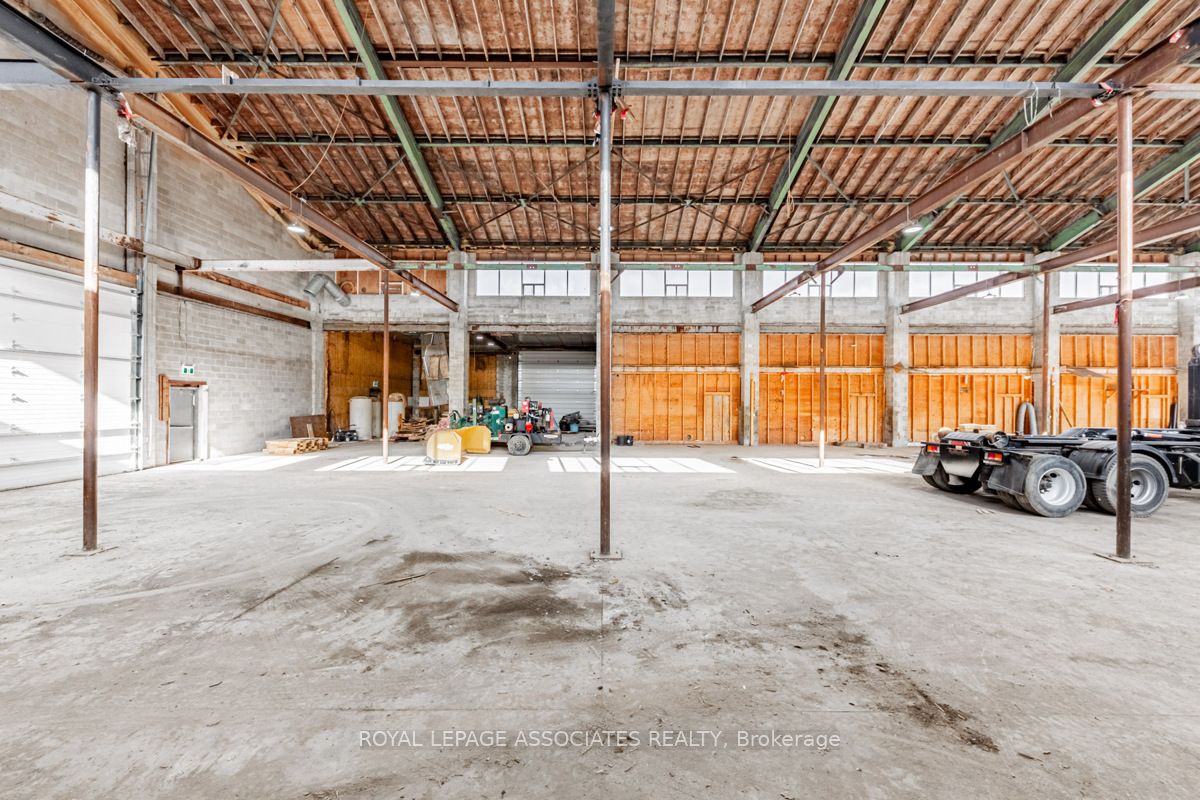 13838 Woodbine Ave Property Photo 21