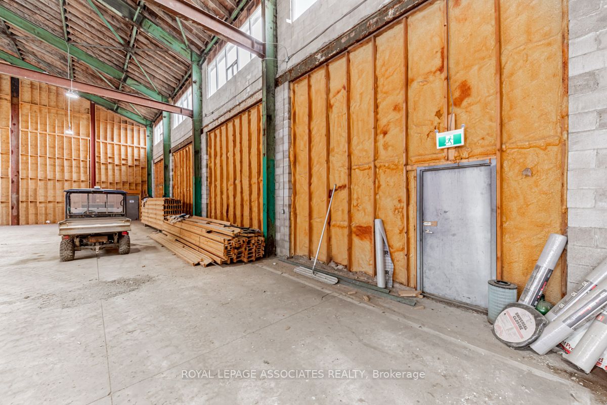 13838 Woodbine Ave Property Photo 23