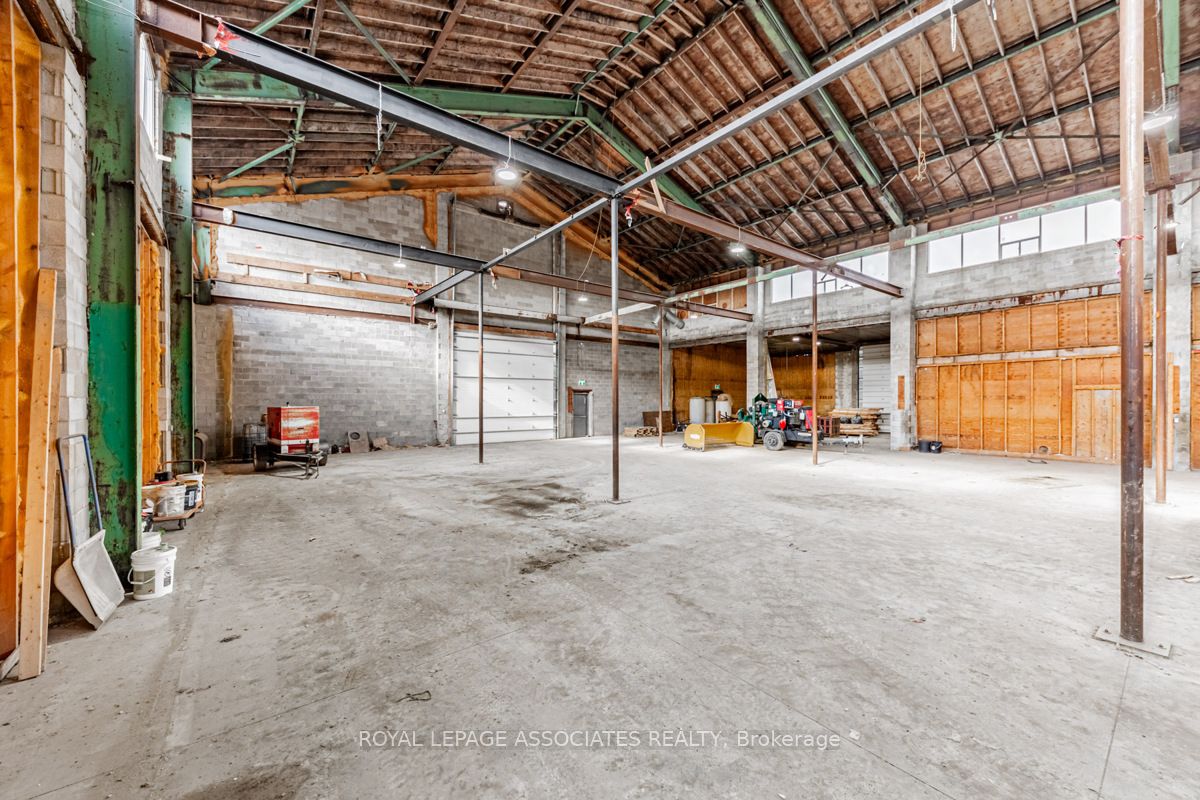 13838 Woodbine Ave Property Photo 25