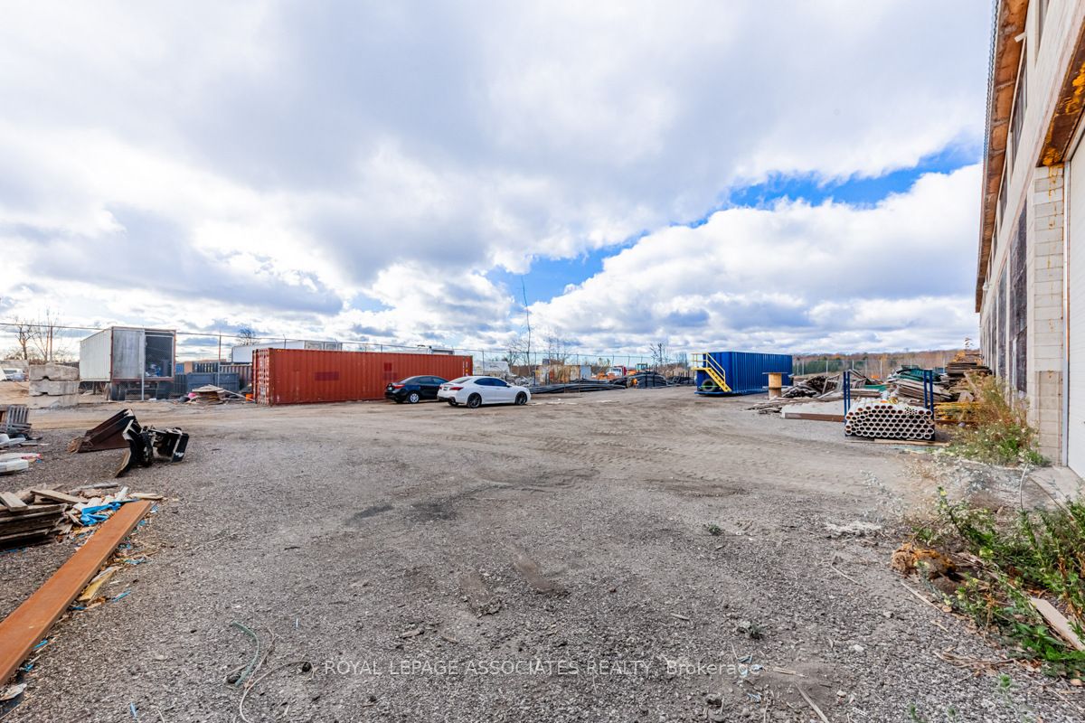 13838 Woodbine Ave Property Photo 42