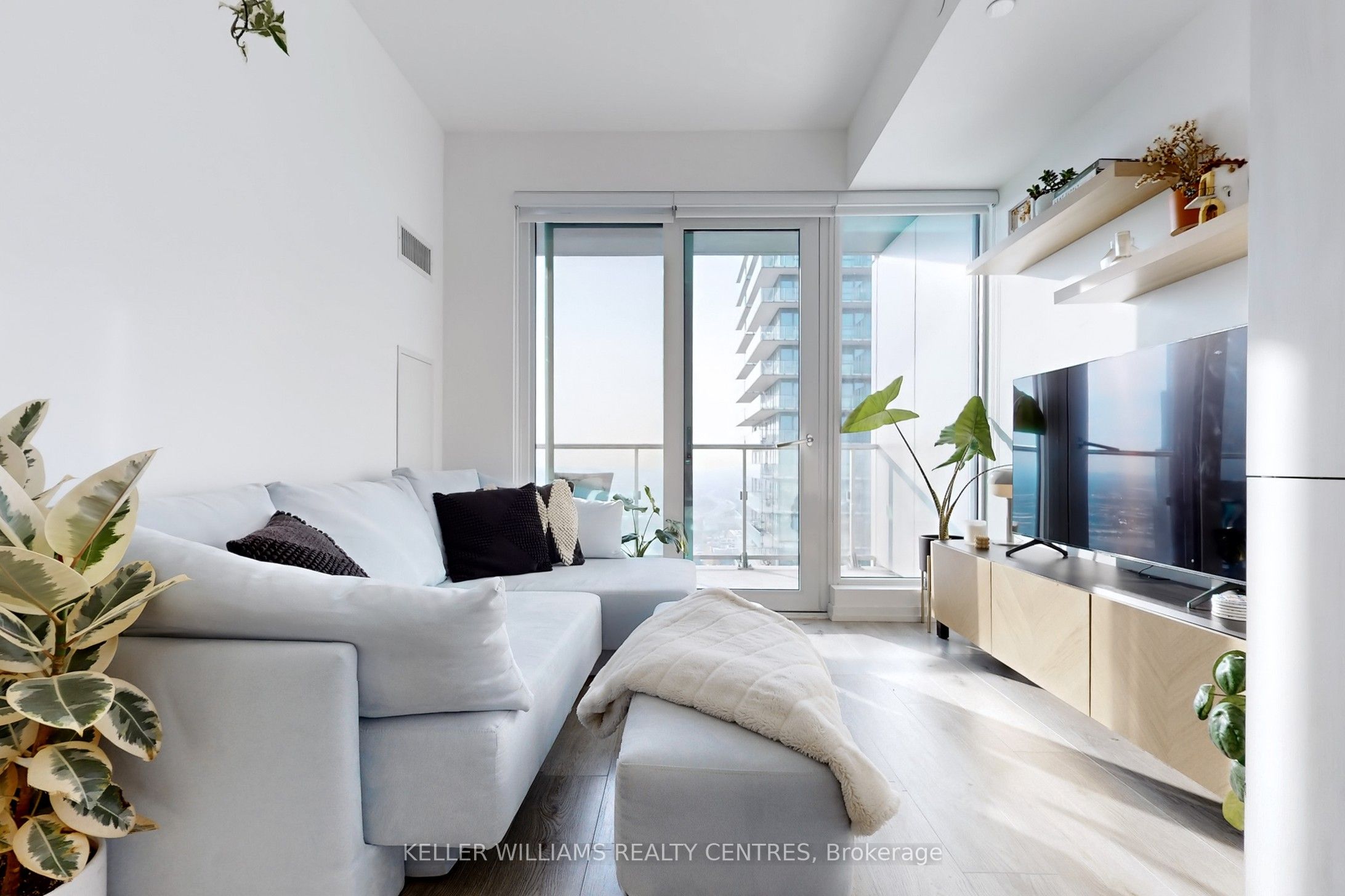 #3009 - 1000 Portage Parkway Property Photo 9
