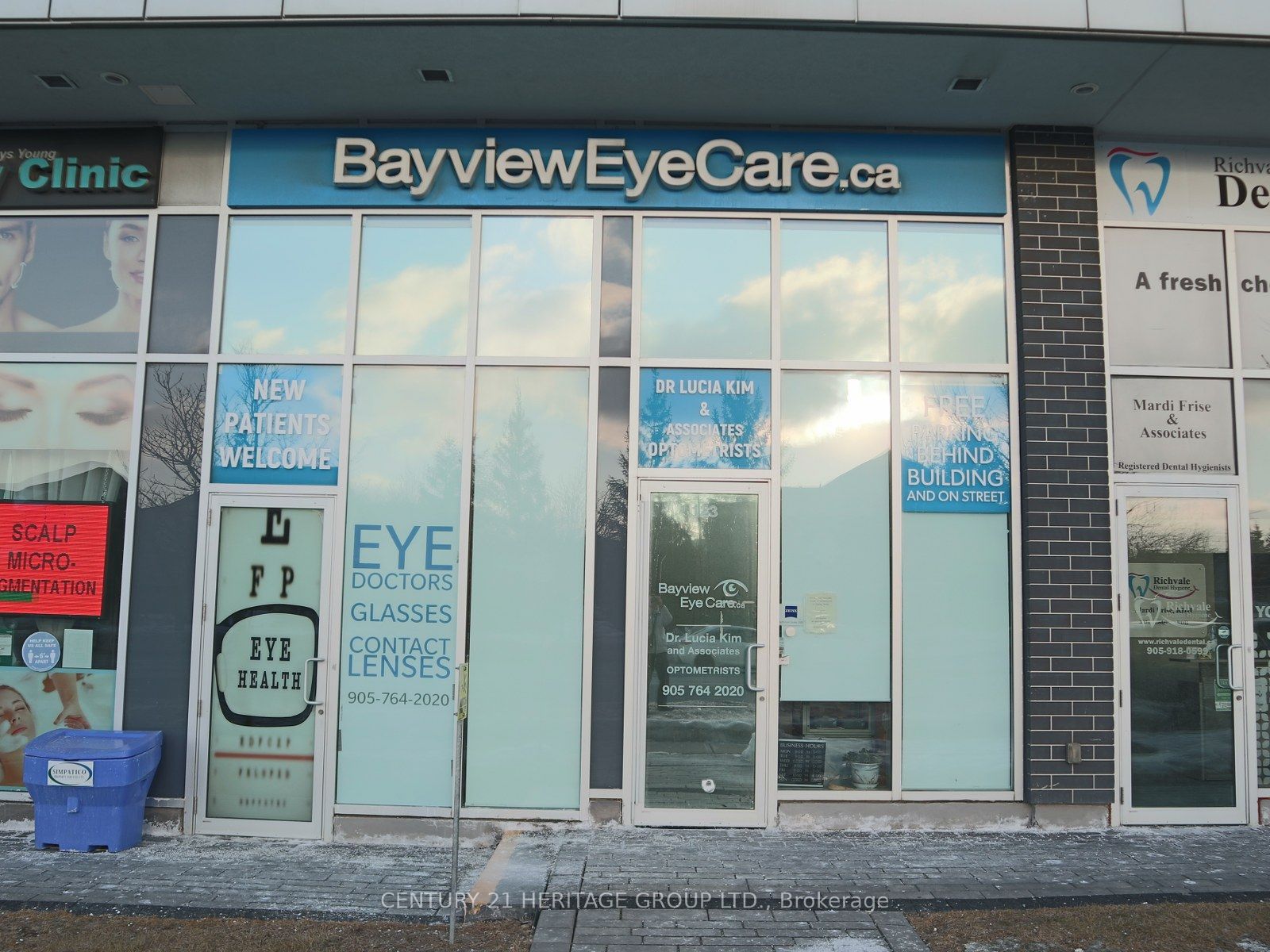#123&125 - 8763 Bayview Avenue Property Photo 1