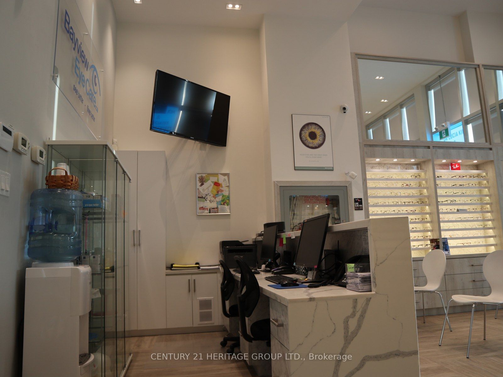 #123&125 - 8763 Bayview Avenue Property Photo 7