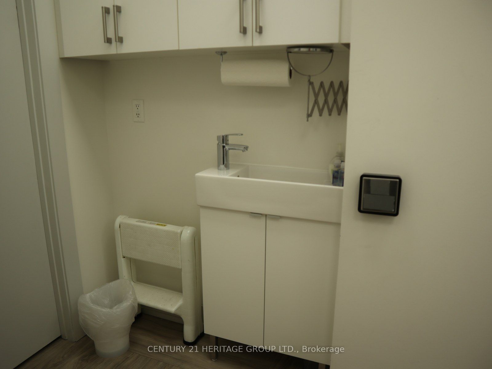 #123&125 - 8763 Bayview Avenue Property Photo 14
