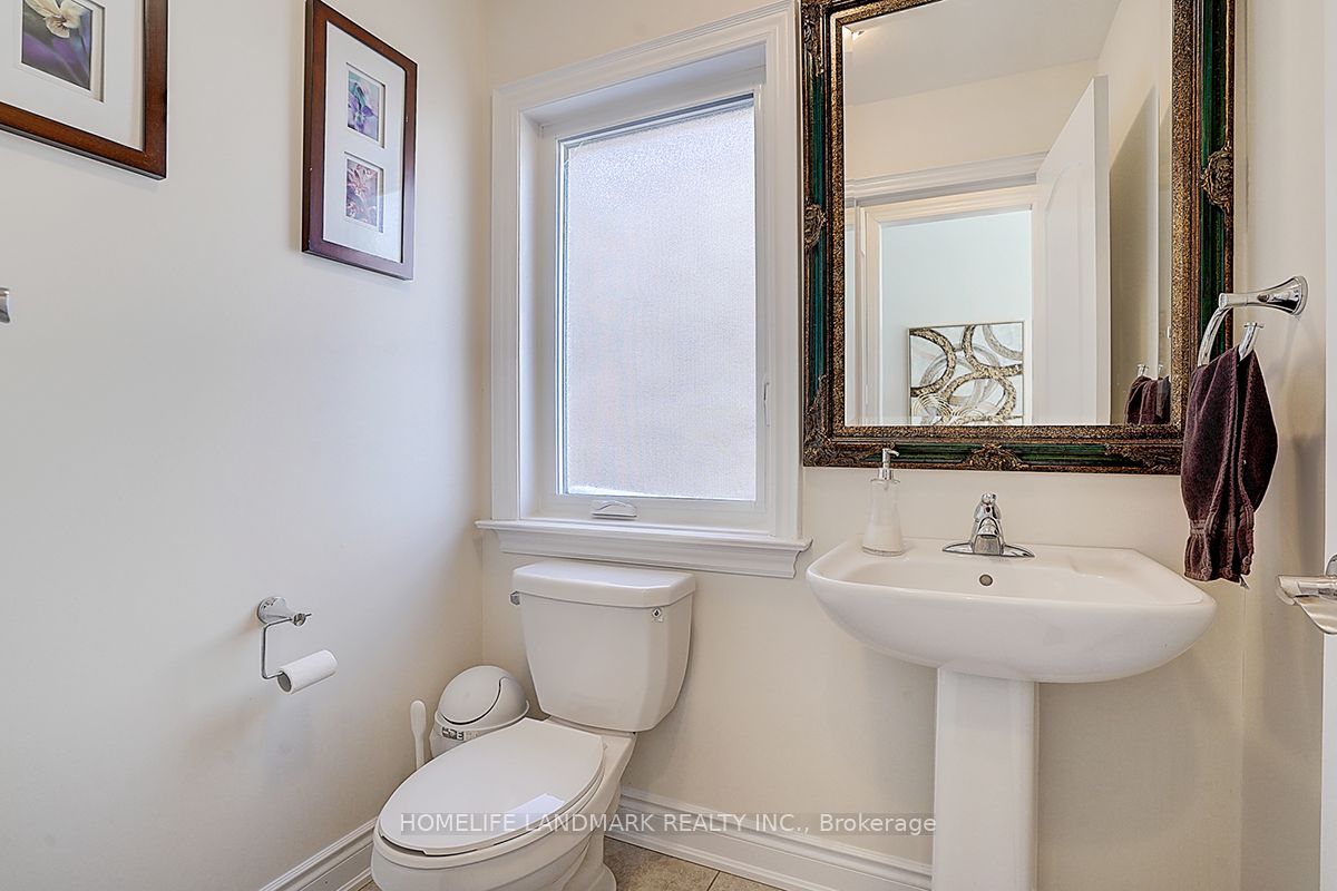 862 John Street Property Photo 10